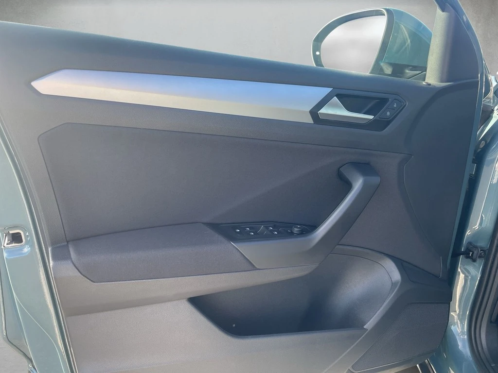 Volkswagen-T-Roc-image-5