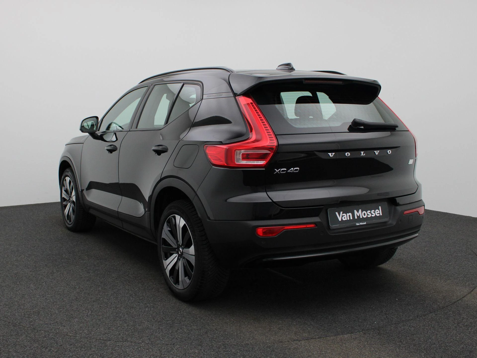 Volvo-XC40-image-1