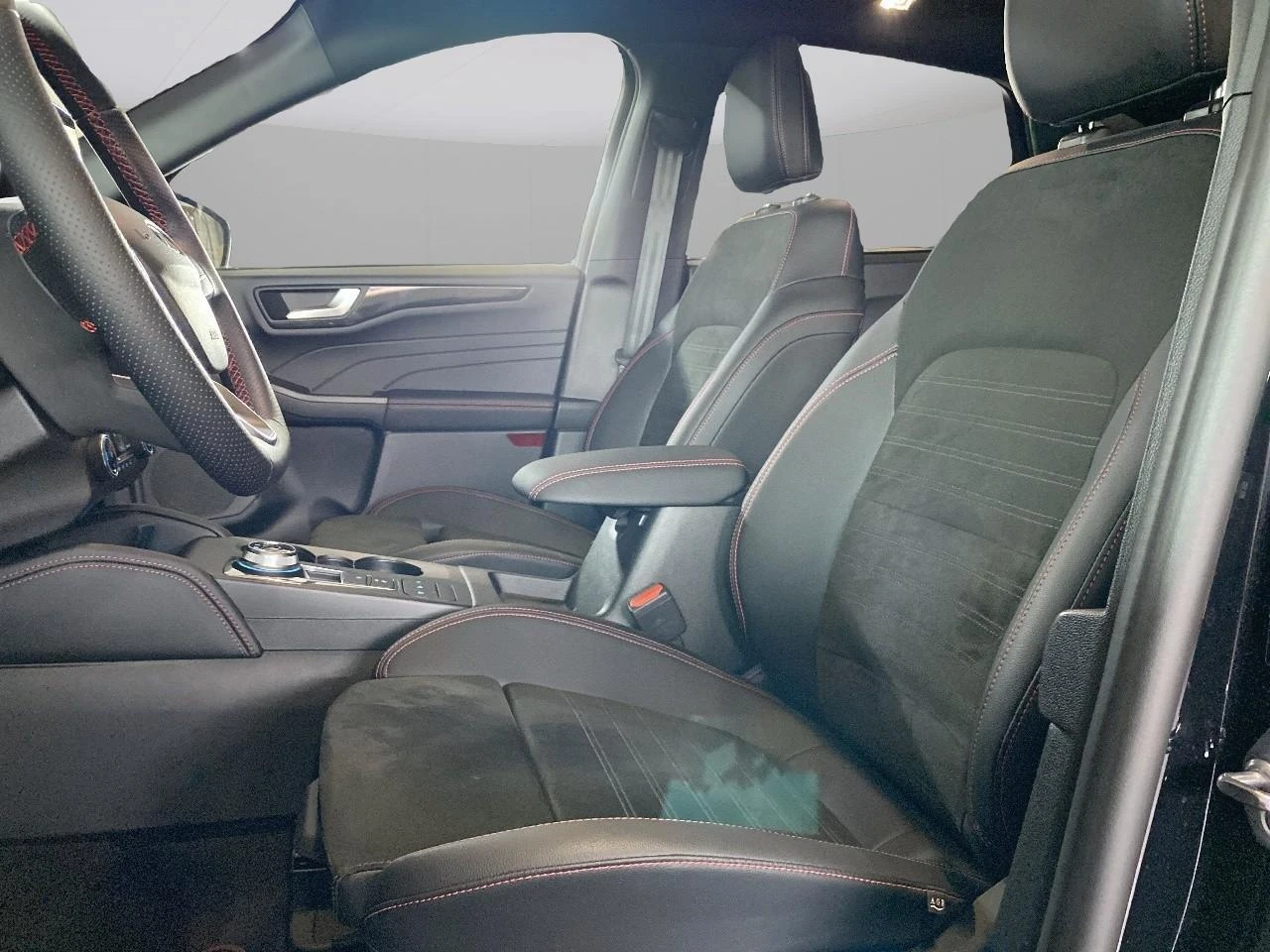 Ford Kuga FHEV ST-Line X - Pano - Driver Assist - Winterpack
