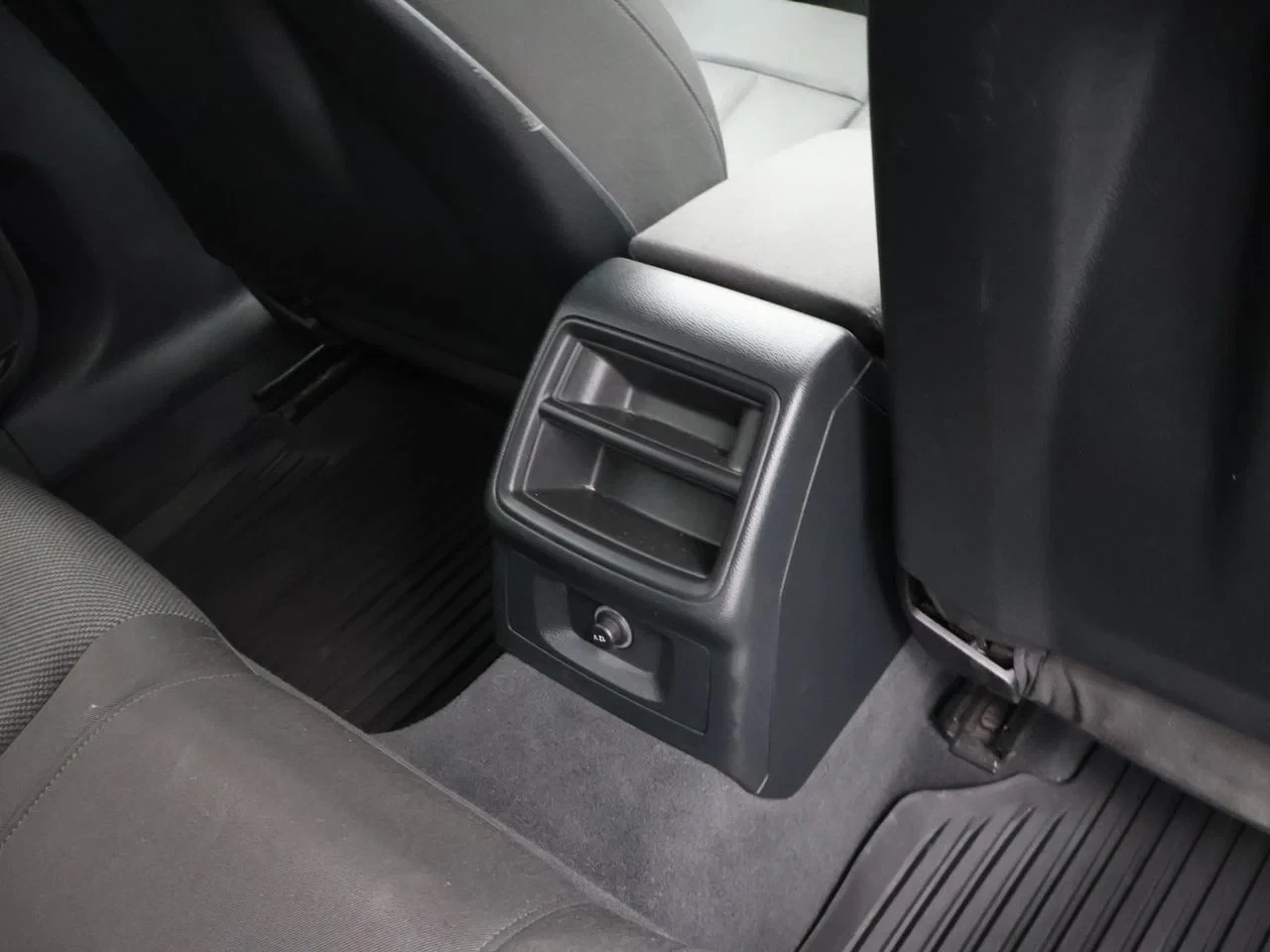 Audi A4 Avant 35TFSI 150PK Business Edition *AUTOMAAT*SHADOWLOOK*ZETELVERWARMING*NAVI*BLTH*CRUISE*...