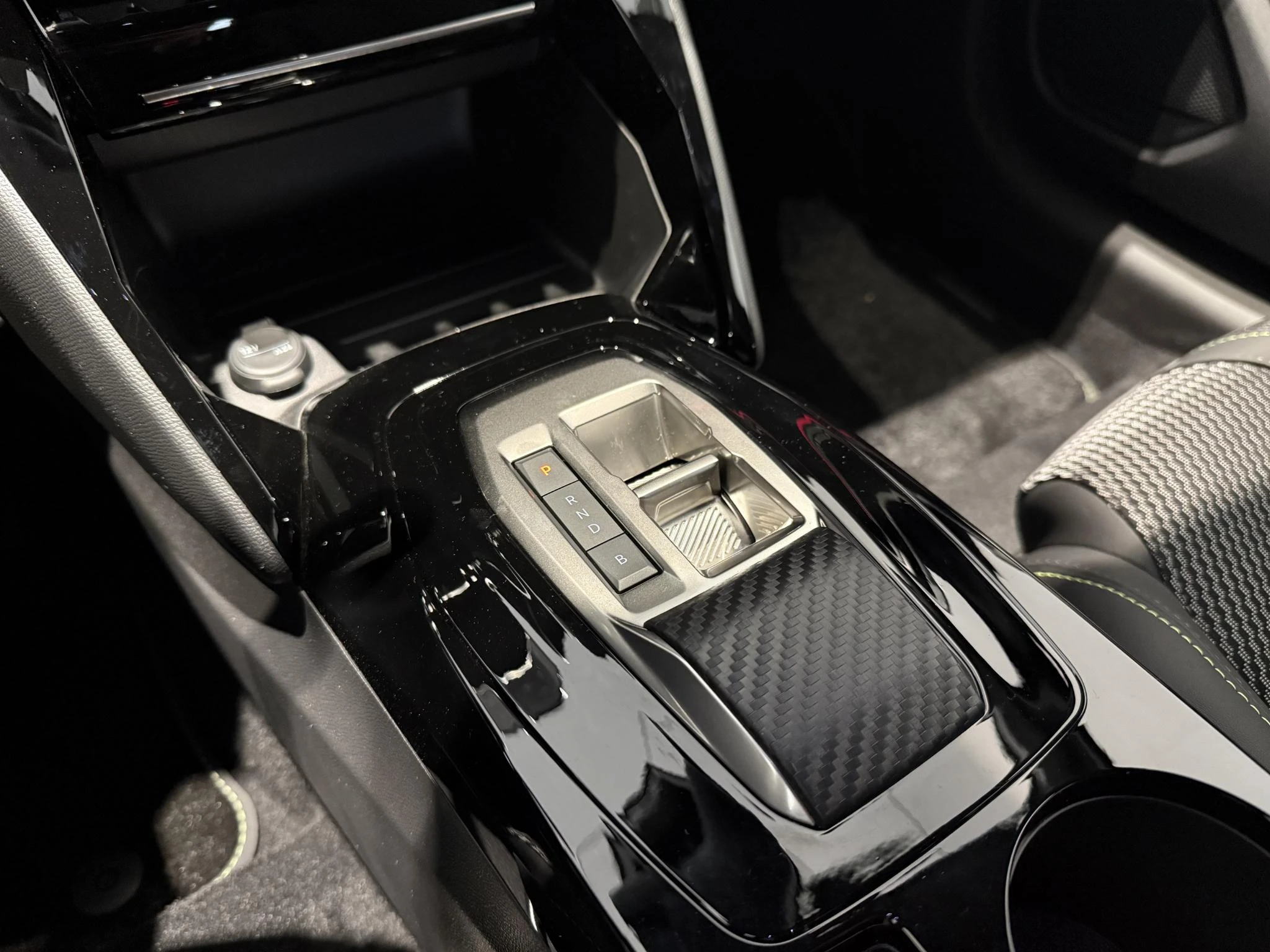 Peugeot-e-208-image-20