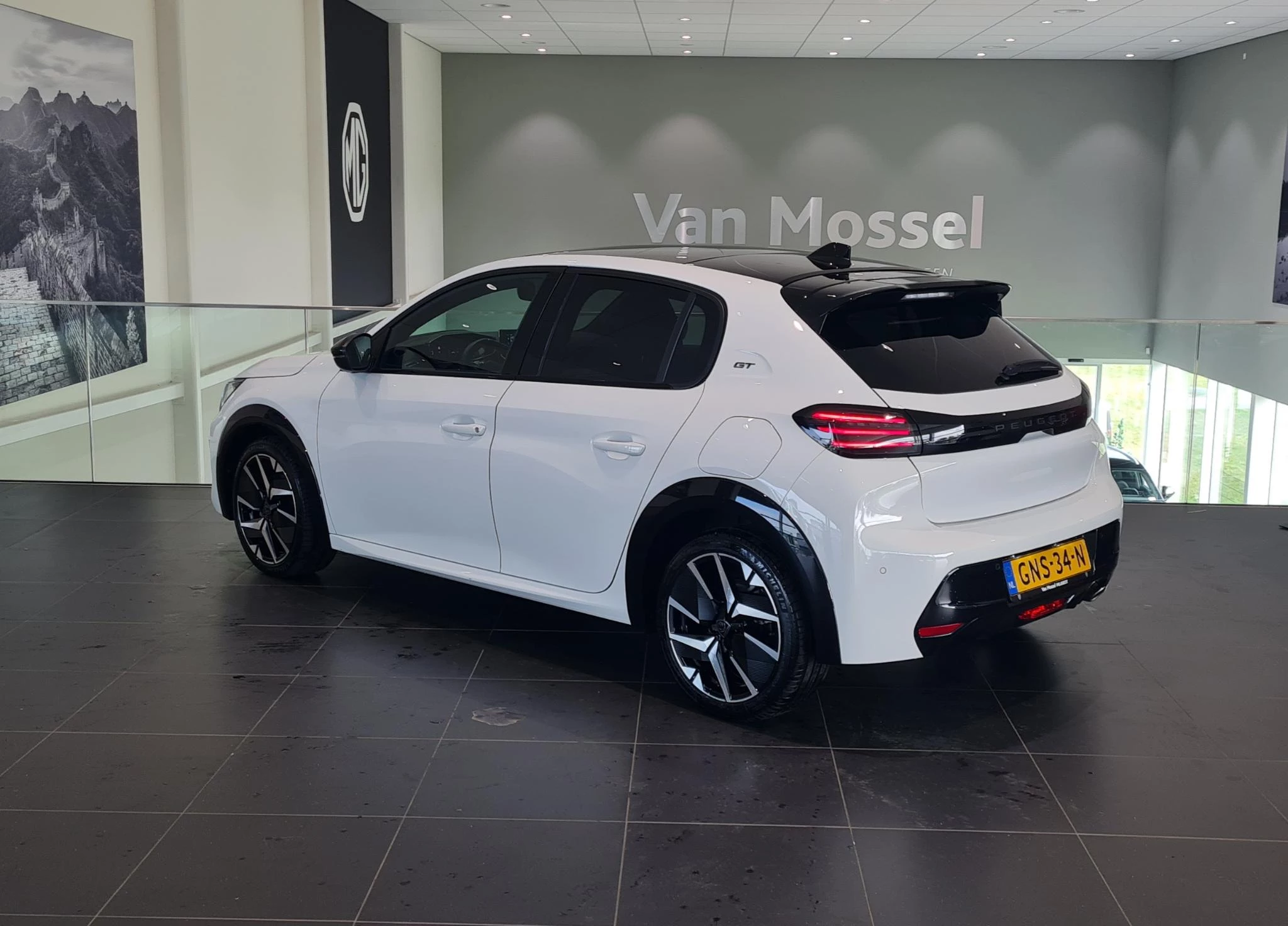 Peugeot 208 Hybrid 100 e-DCS6 GT