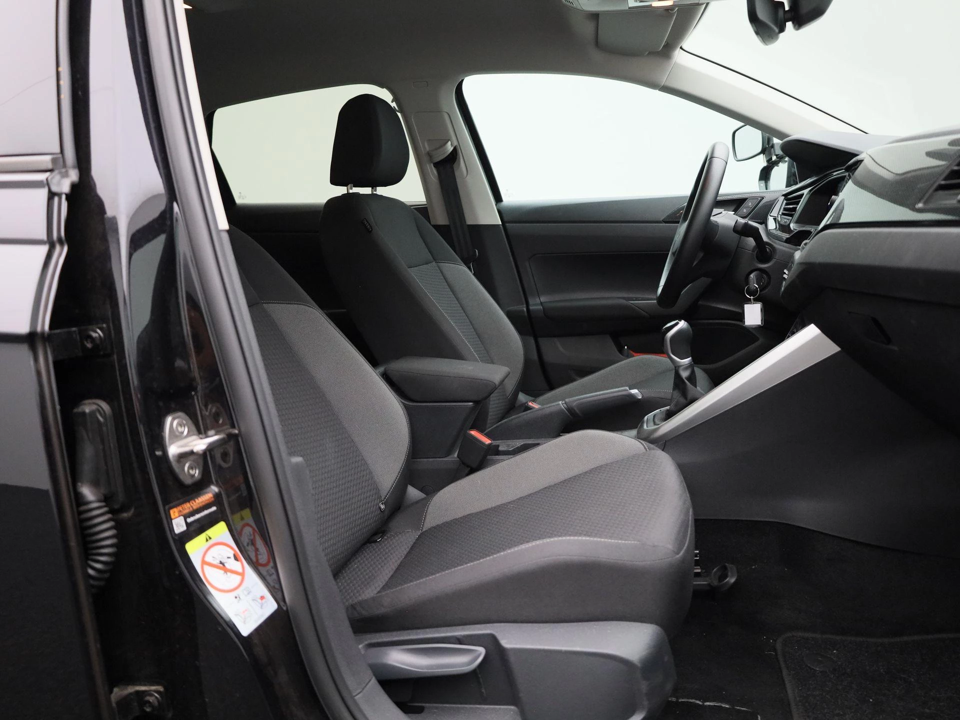 Volkswagen-Polo-image-21