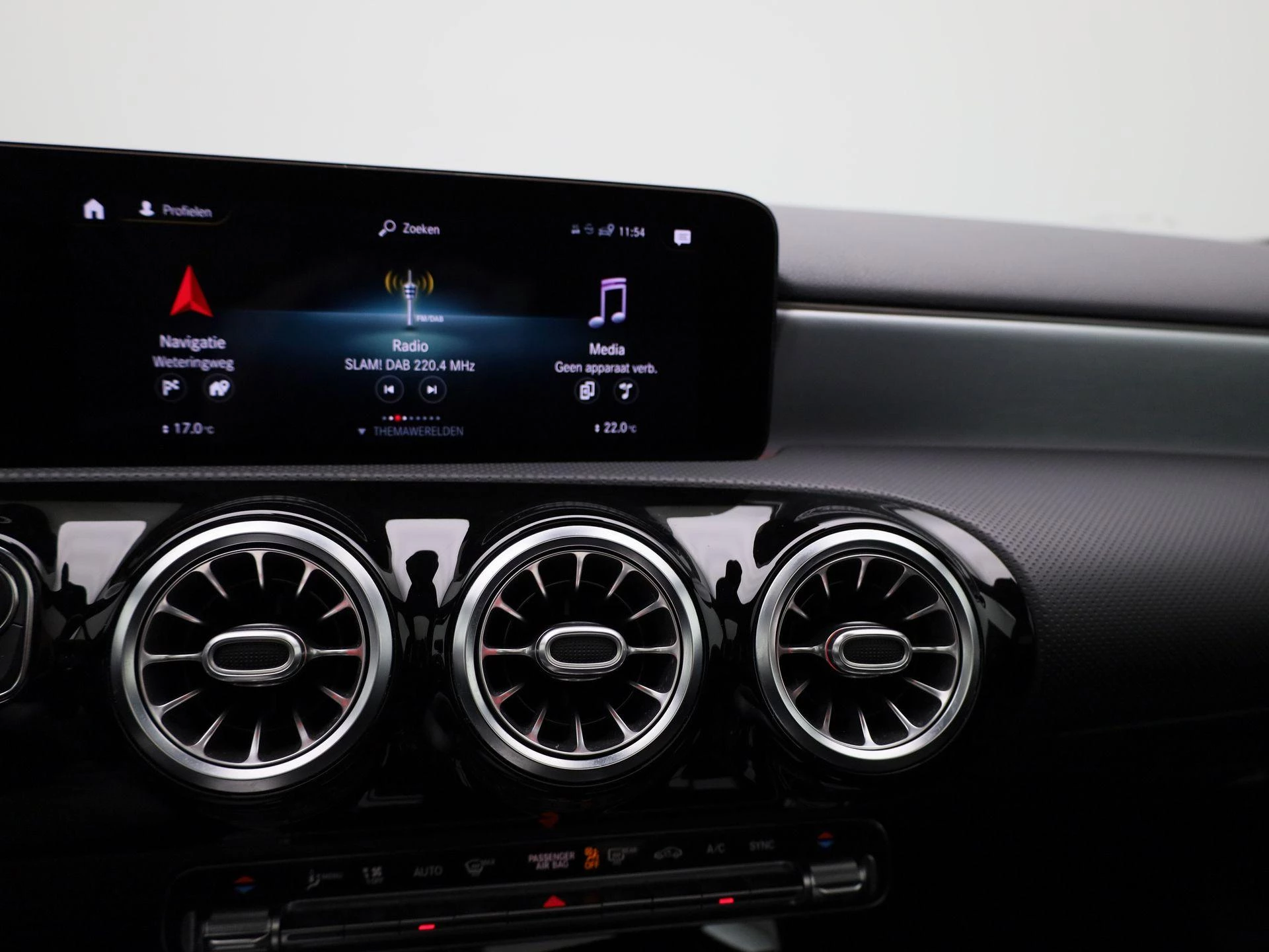 Mercedes-Benz A-Klasse 180 Aut. AMG Business Solution