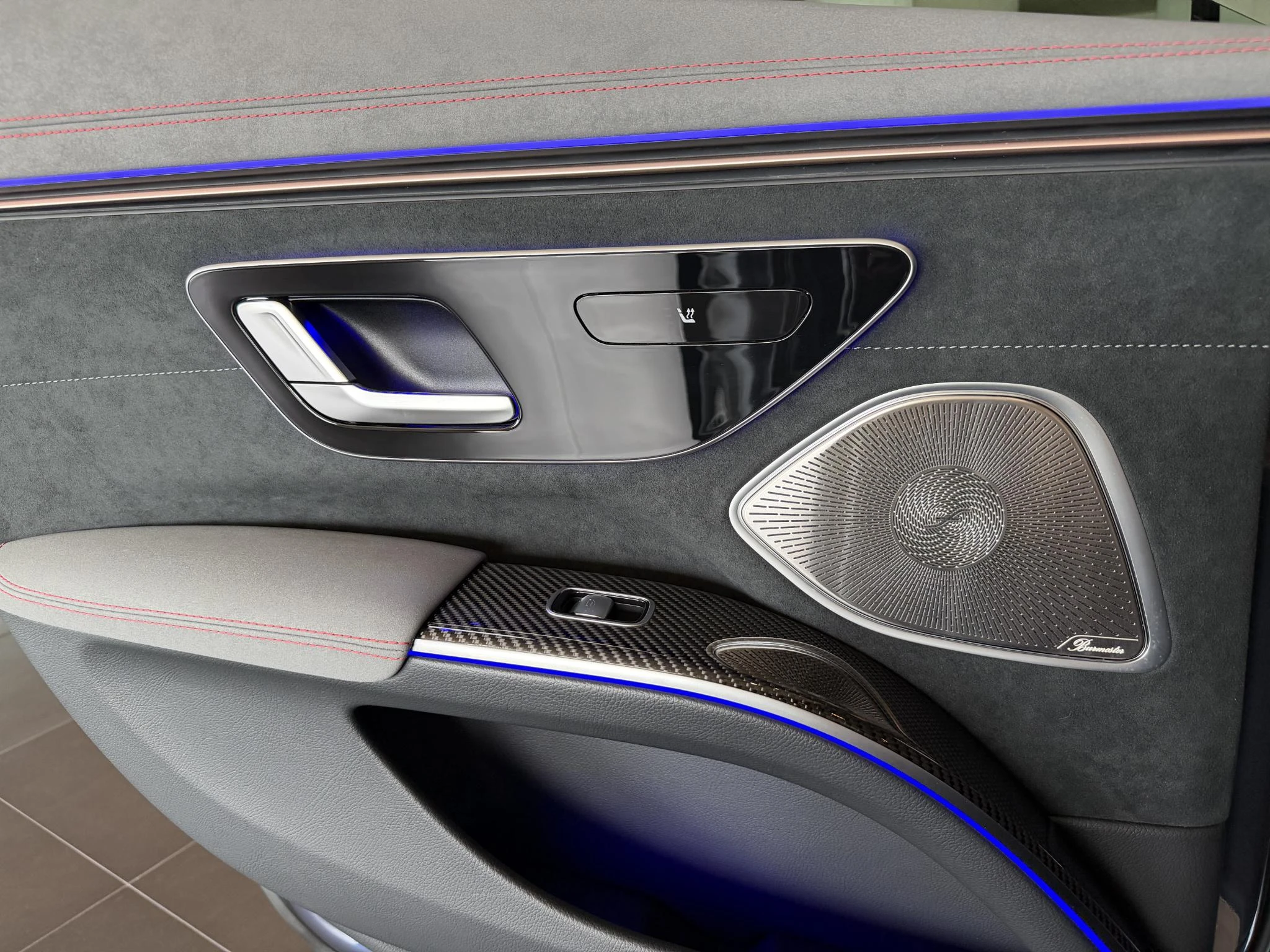 Mercedes-Benz-EQS-image-19