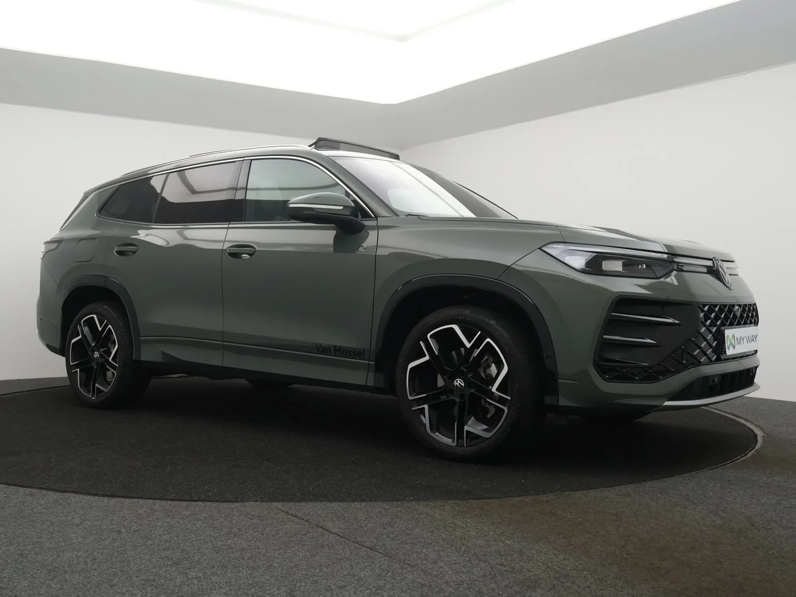 Volkswagen Tayron eHybrid (PHEV) Tayron R-Line Business Premium 1.5TSI eHybrid 177 pk DSG / DEMO