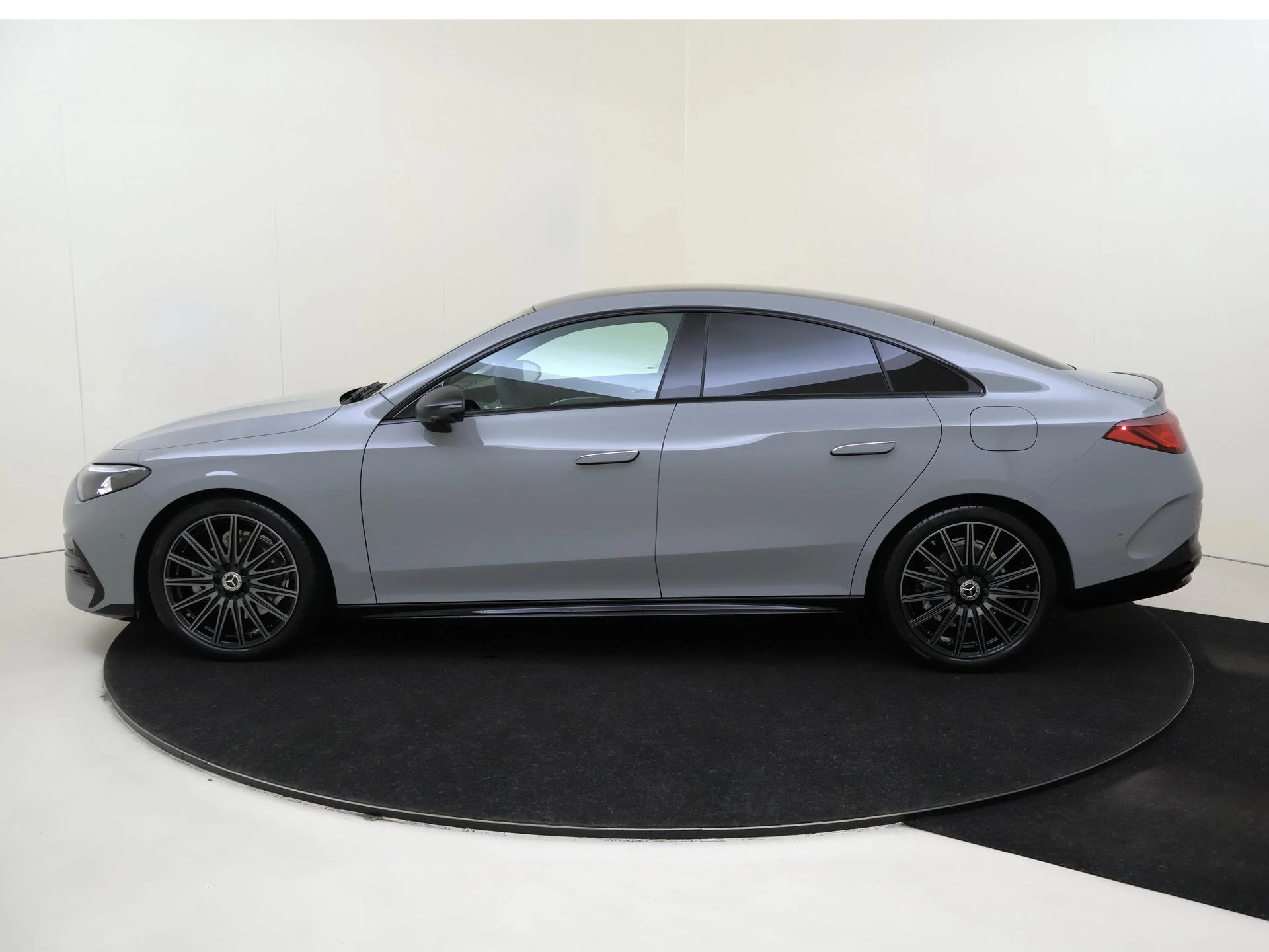 Mercedes-Benz-CLA-image-6