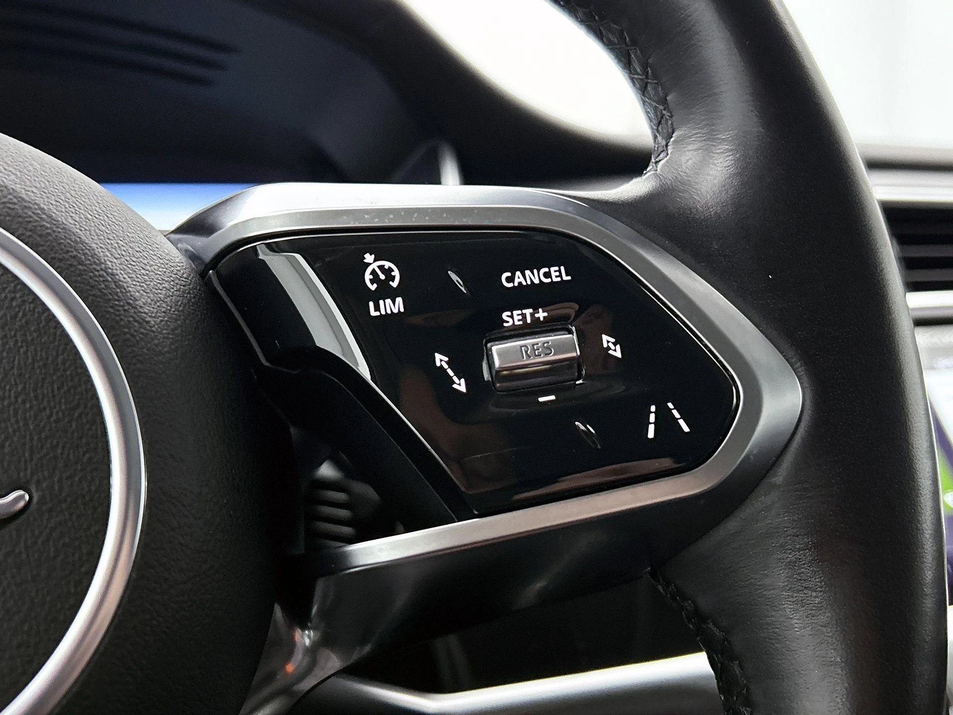 Jaguar-I-PACE-image-47