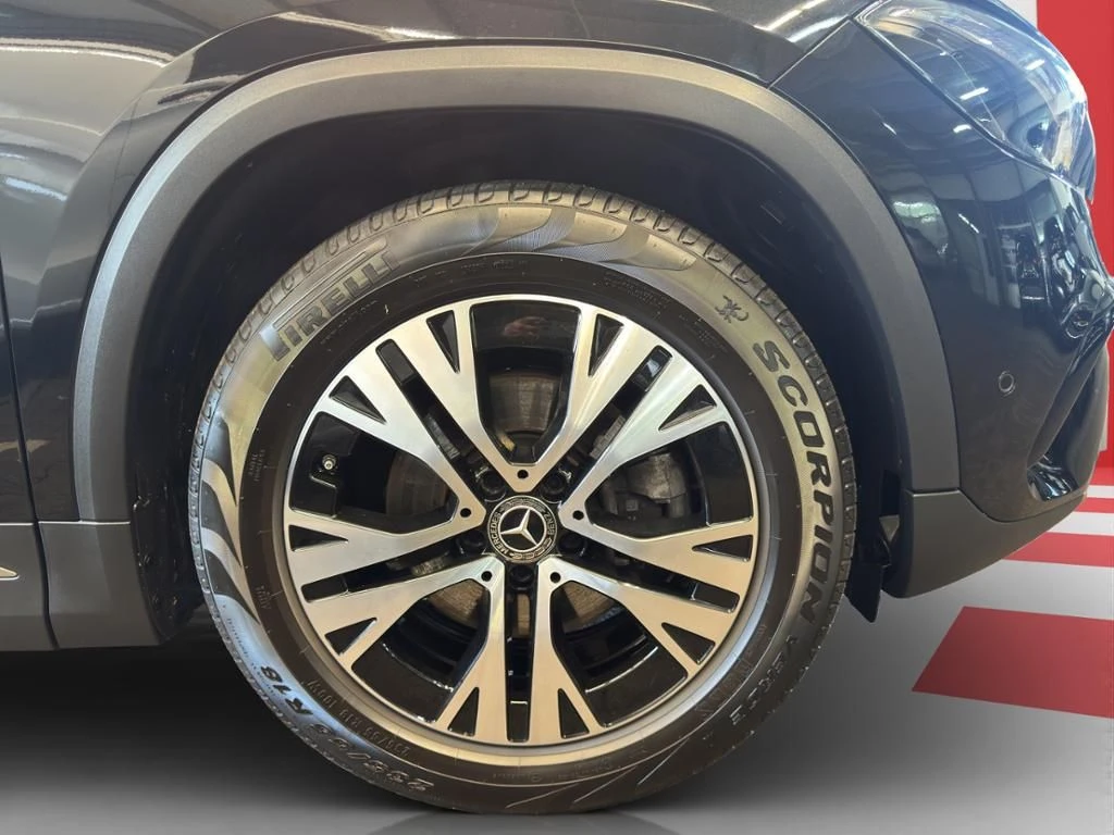 Mercedes-Benz-GLA 200 d-image-6