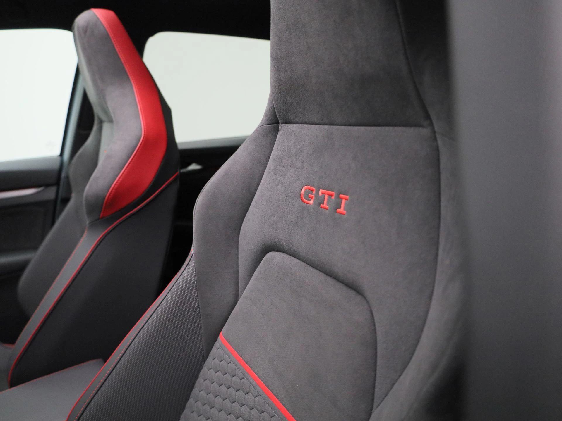 Volkswagen-Golf-image-30