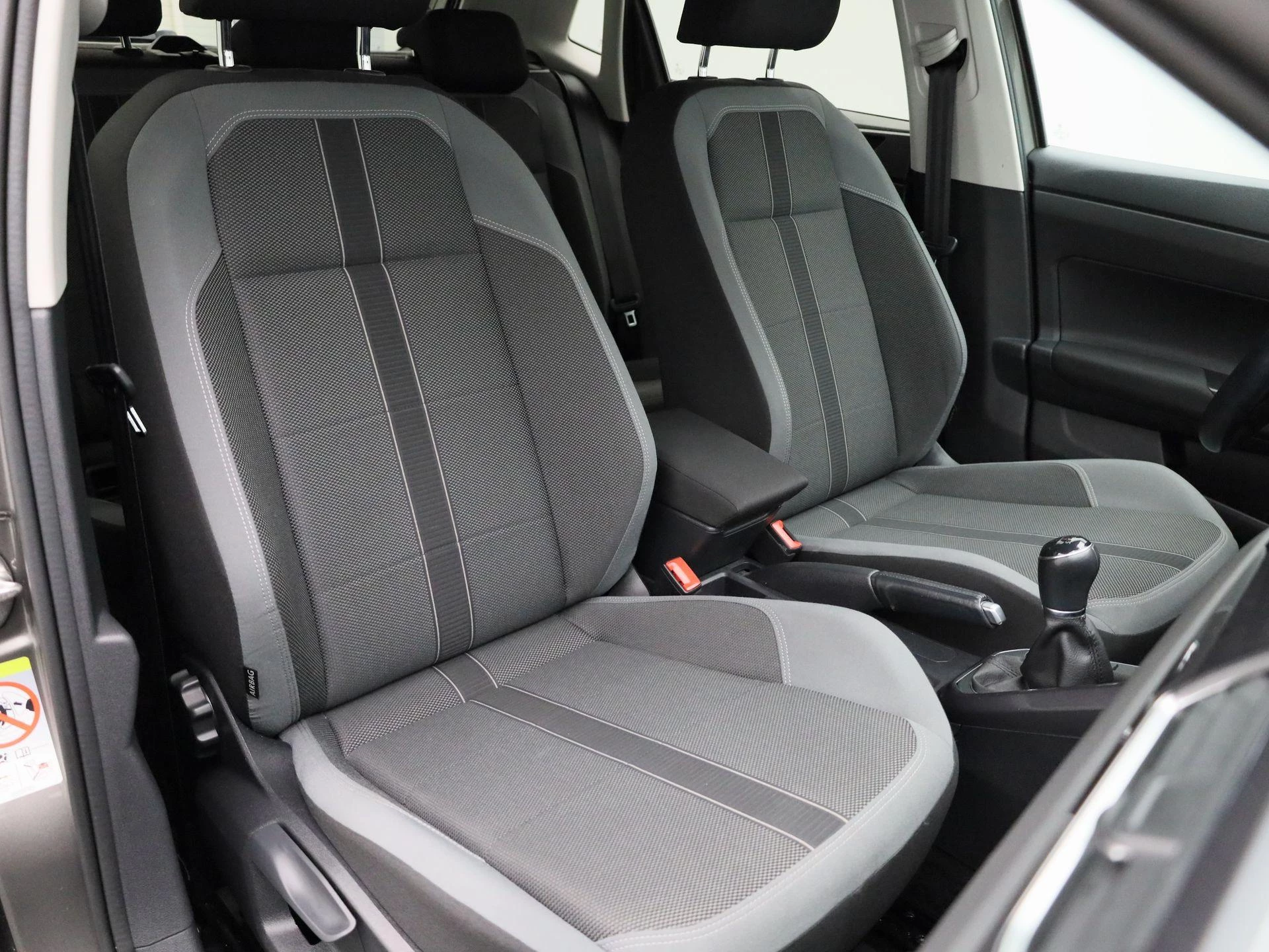 Volkswagen-Polo-image-32