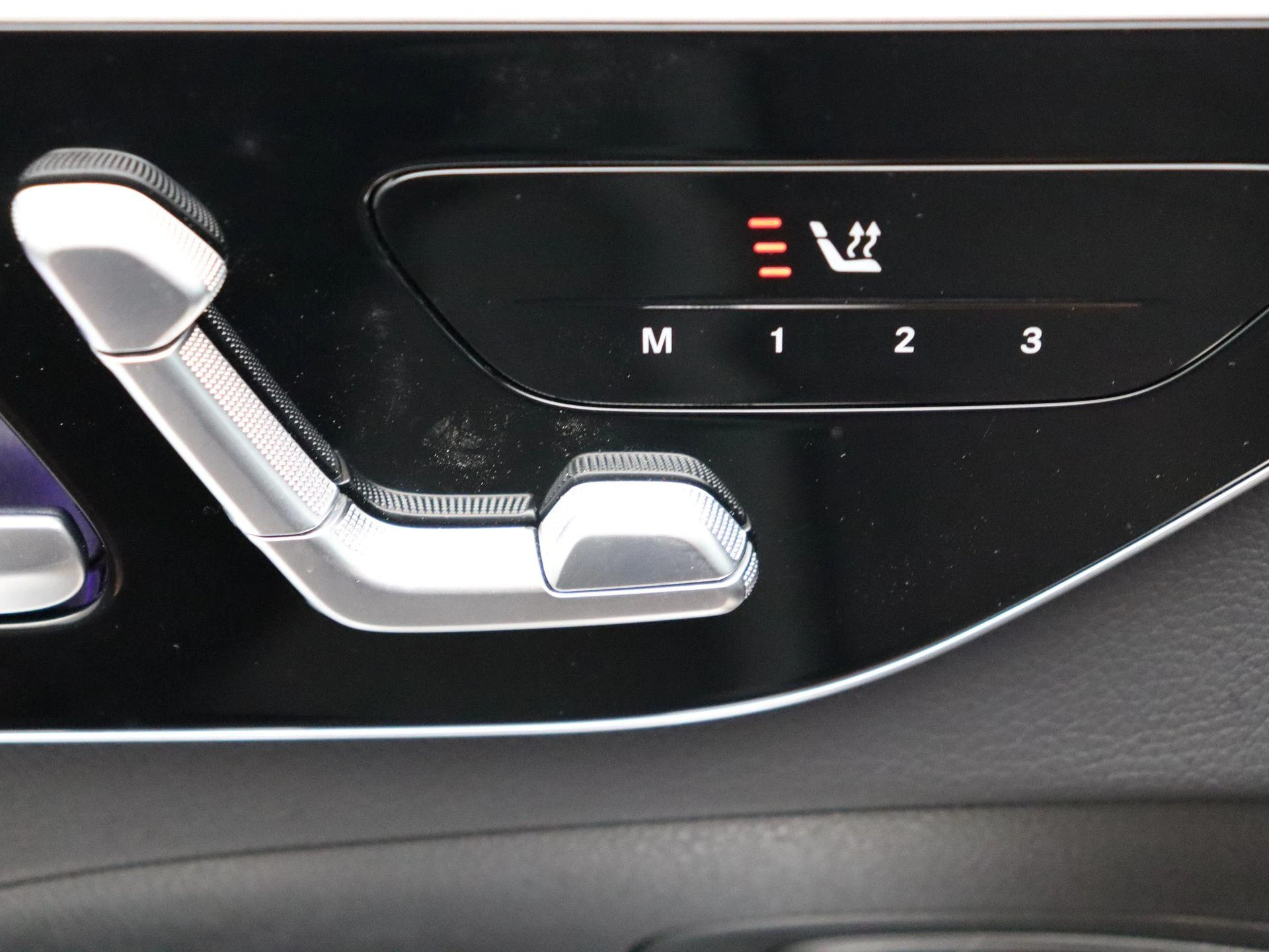 Mercedes-Benz-C-Klasse-image-8