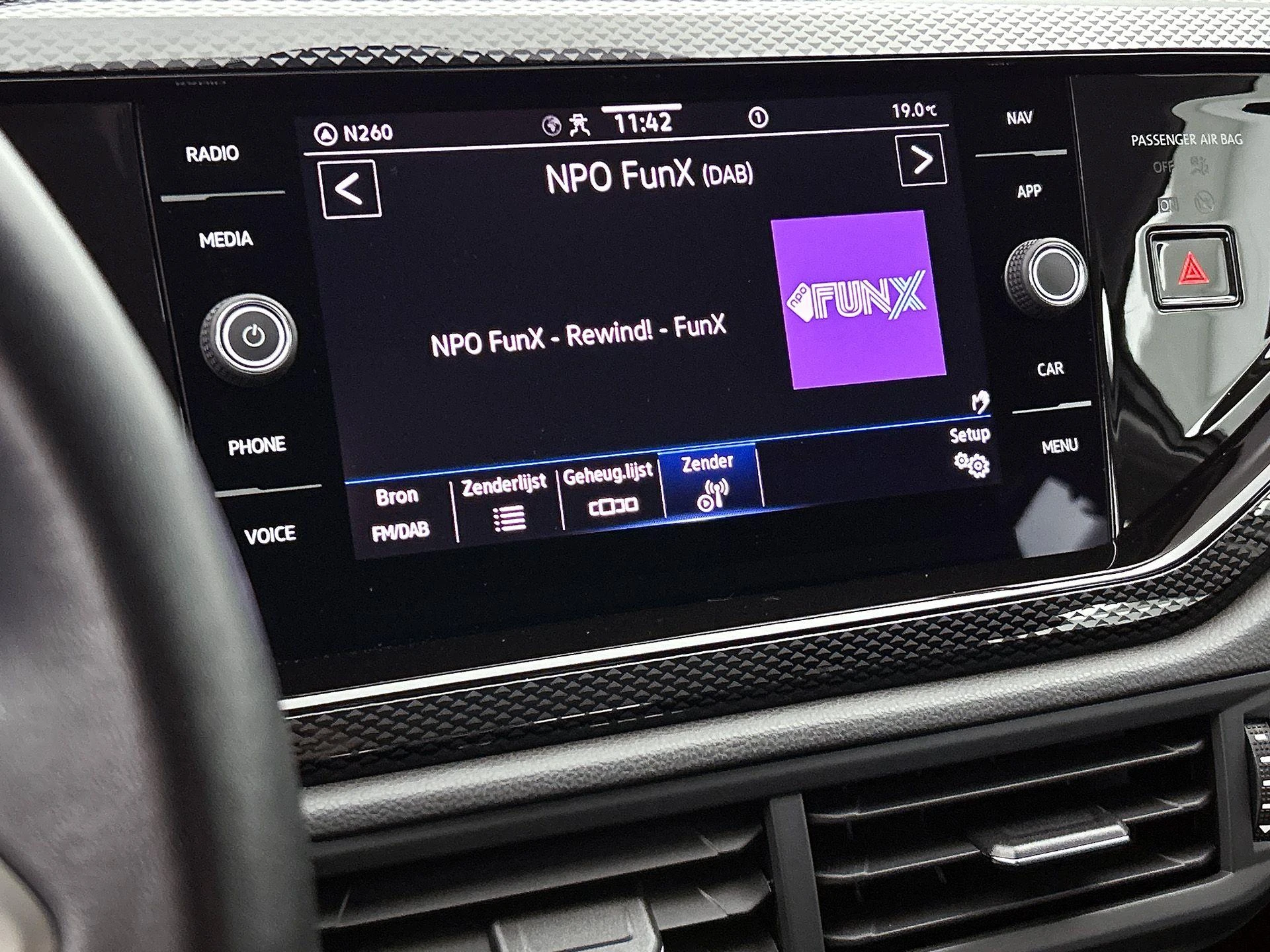 Volkswagen-Polo-image-6