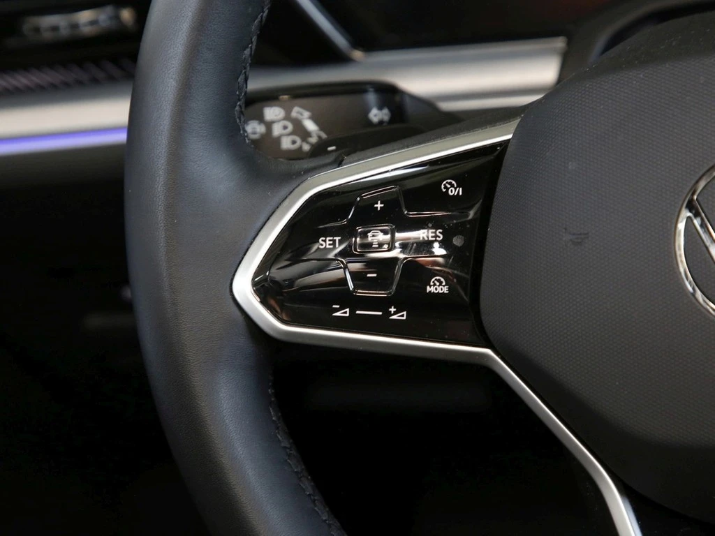 Volkswagen-Touareg-image-16