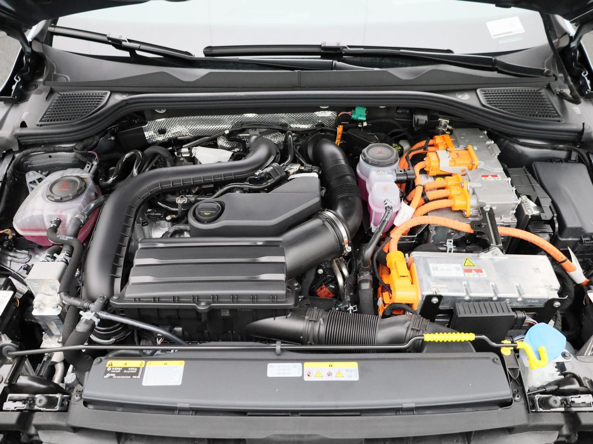 Volkswagen-Golf-image-44