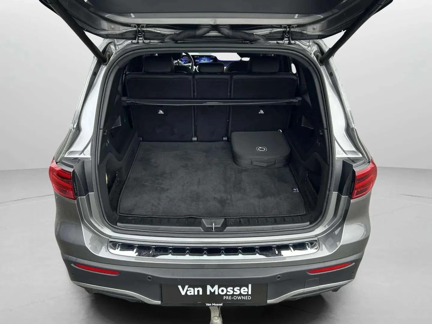 Mercedes-Benz-EQB-image-9