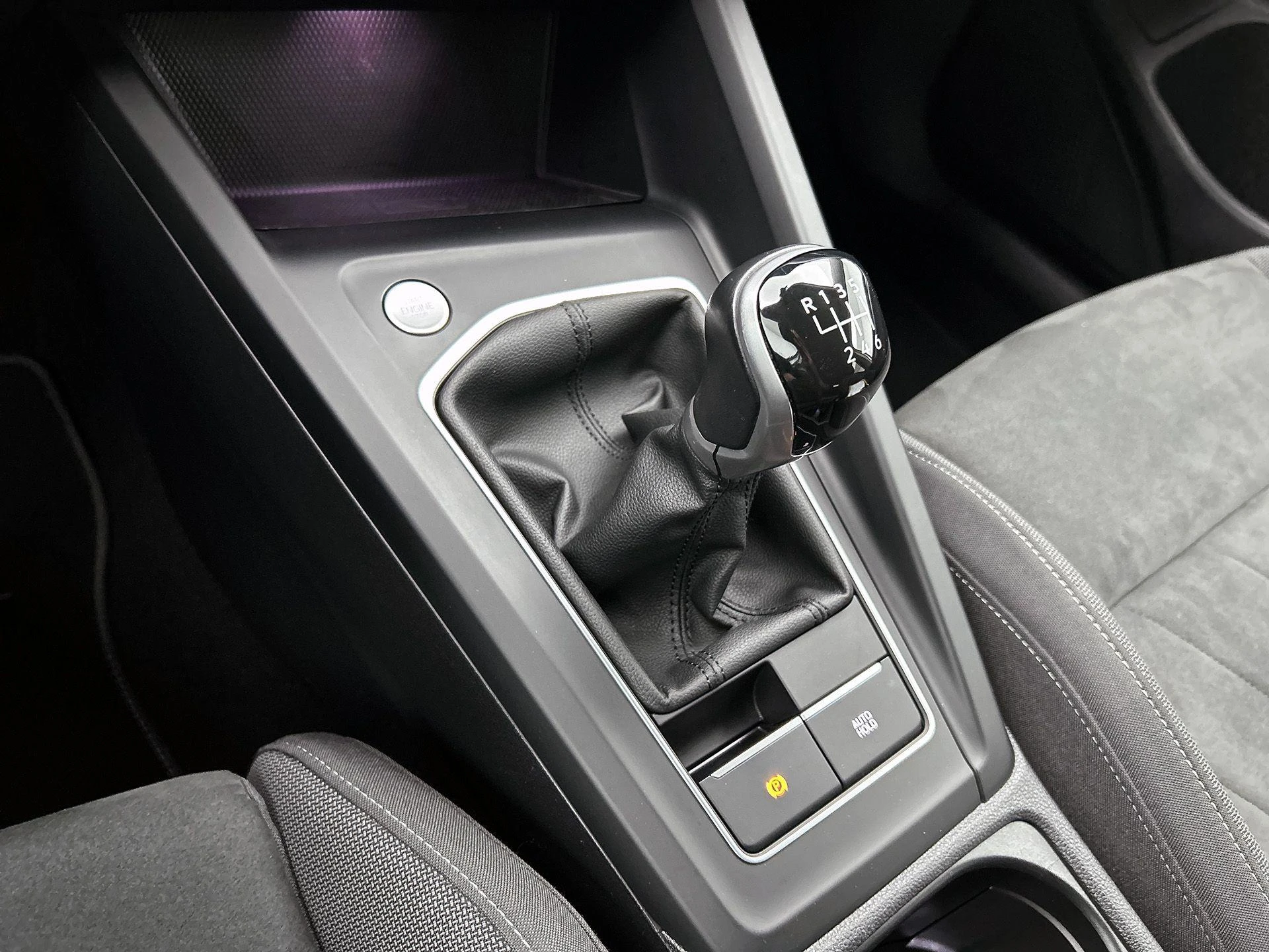Volkswagen-Golf-image-9
