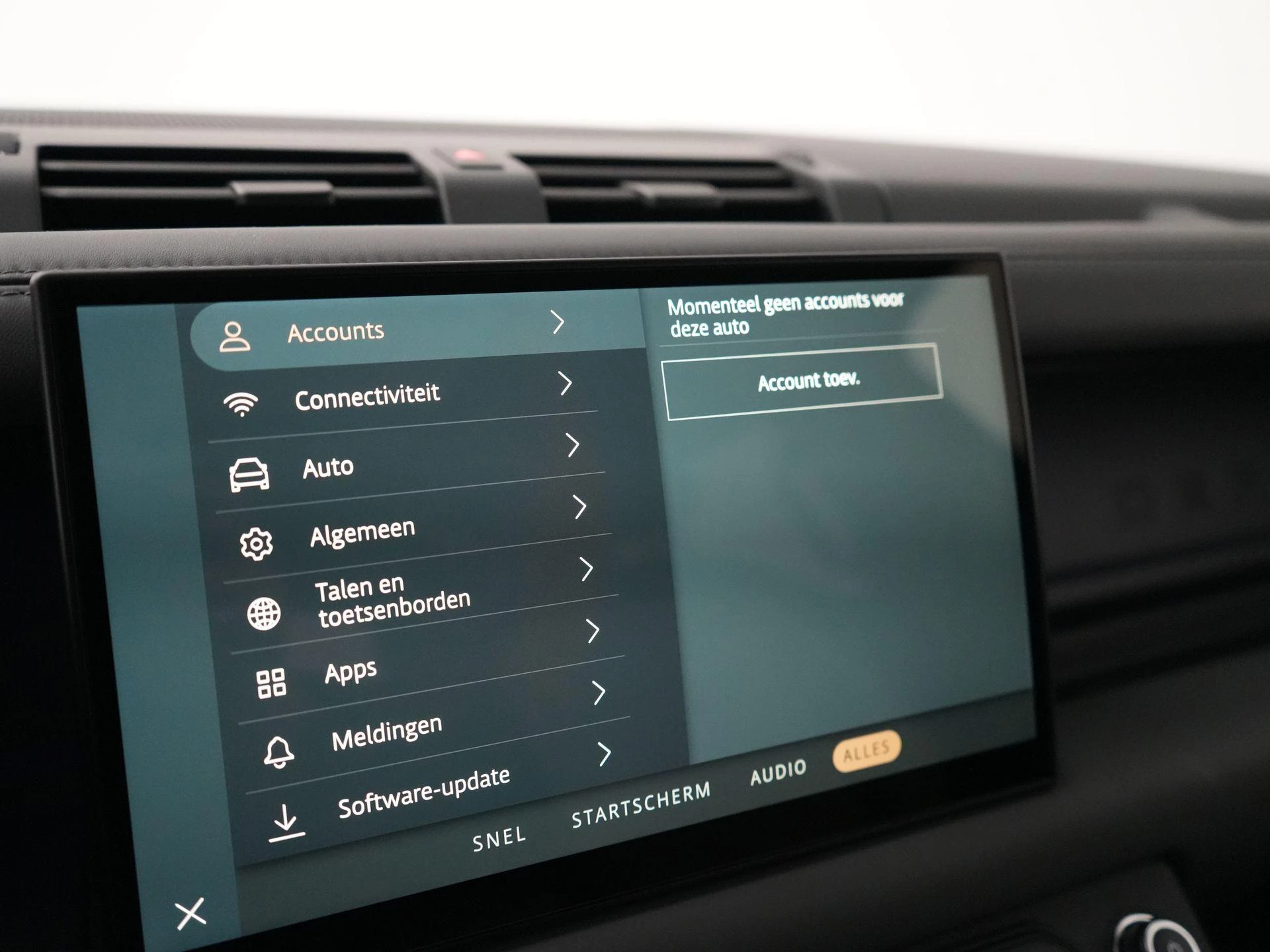 Land Rover-Defender-image-33