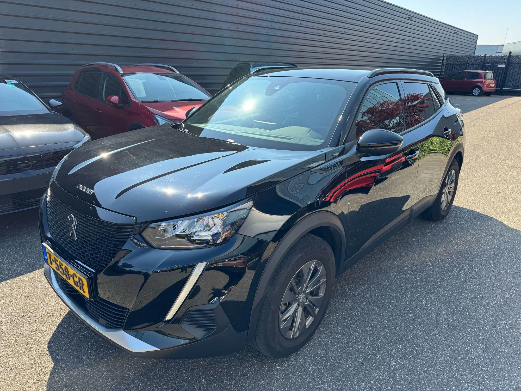 Peugeot-e-2008-image-1