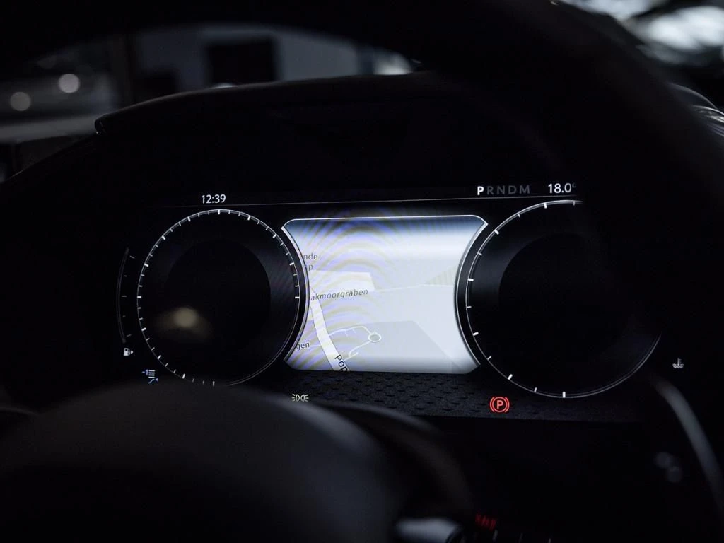 Aston Martin-DBX-image-26