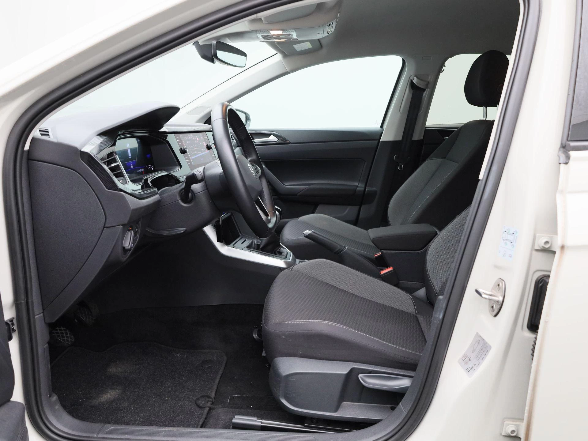 Volkswagen-Polo-image-8