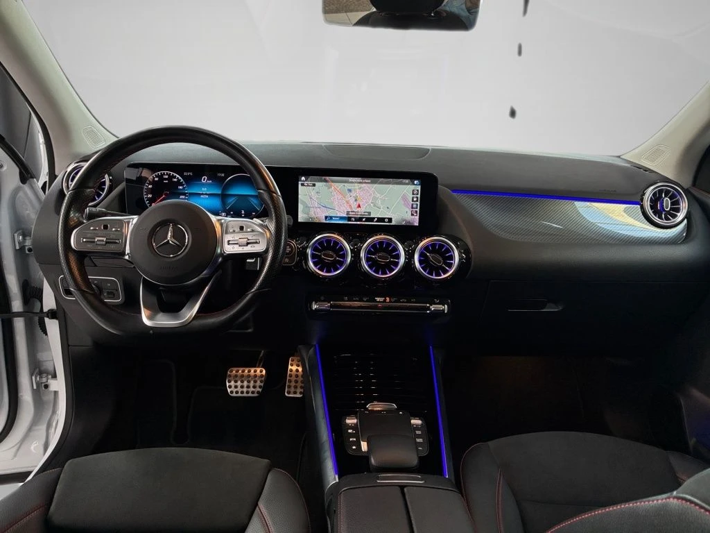 Mercedes-Benz-GLA 220 d-image-11