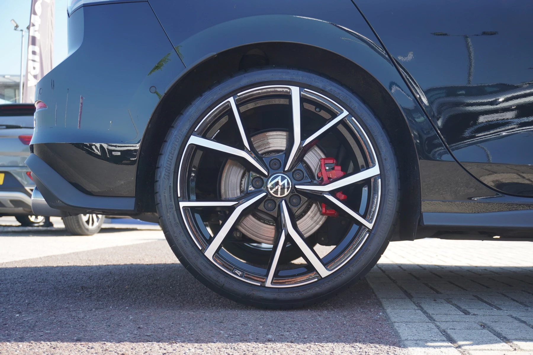 Volkswagen-Golf-image-13