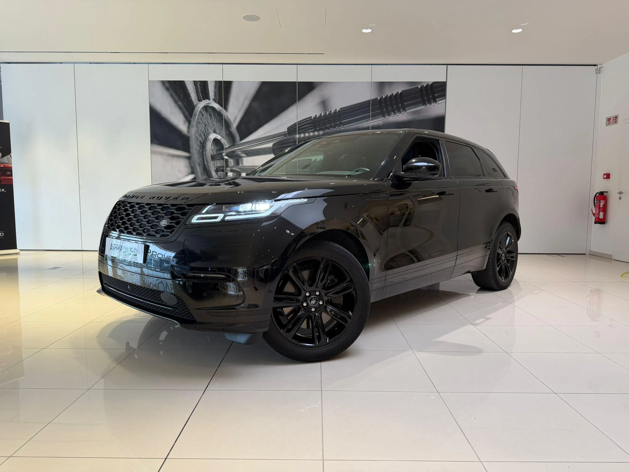 Land Rover-Range Rover Velar-image-0