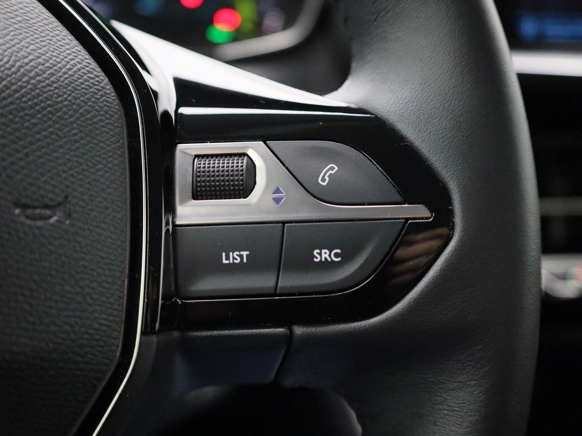 Peugeot-e-208-image-18