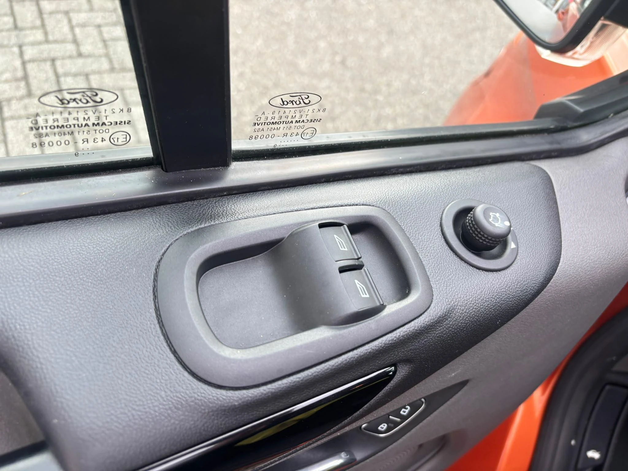Ford-Transit Custom-image-16