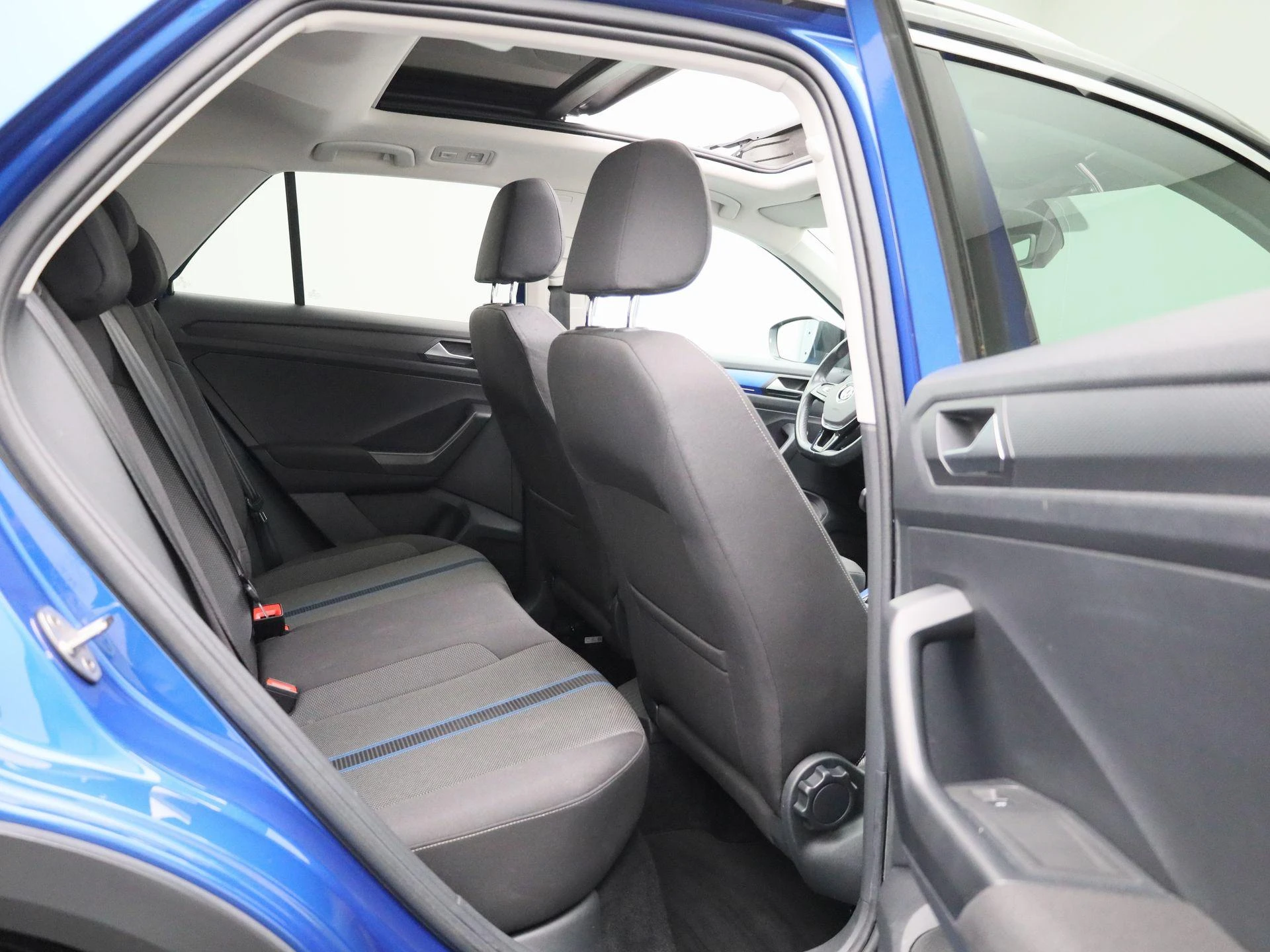 Volkswagen-T-Roc-image-39