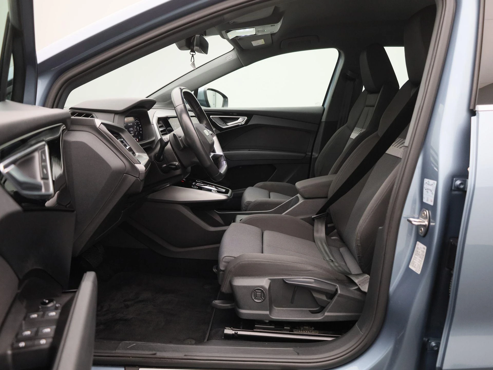 Audi-Q4 e-tron-image-10