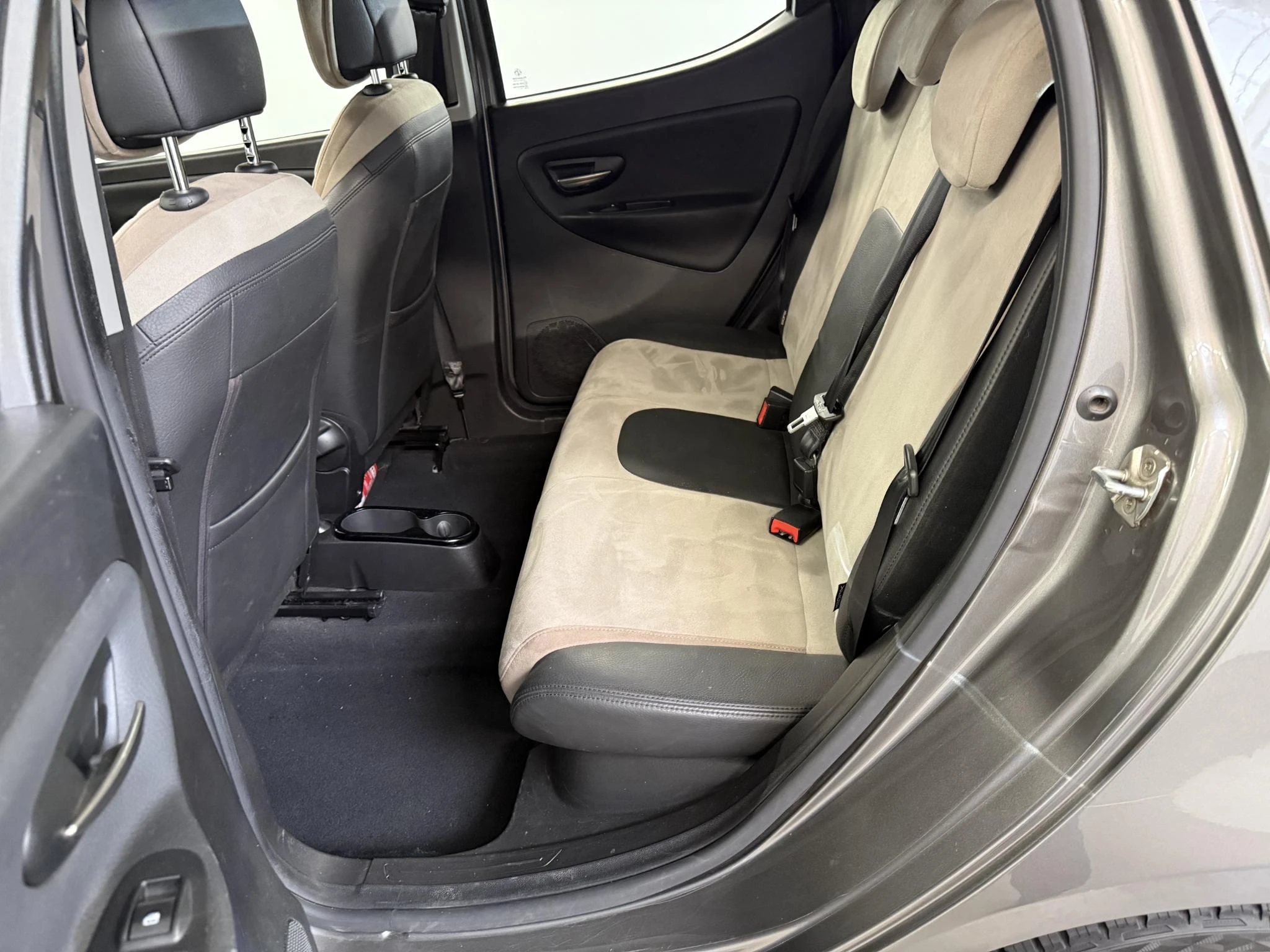 Lancia-Ypsilon-image-9
