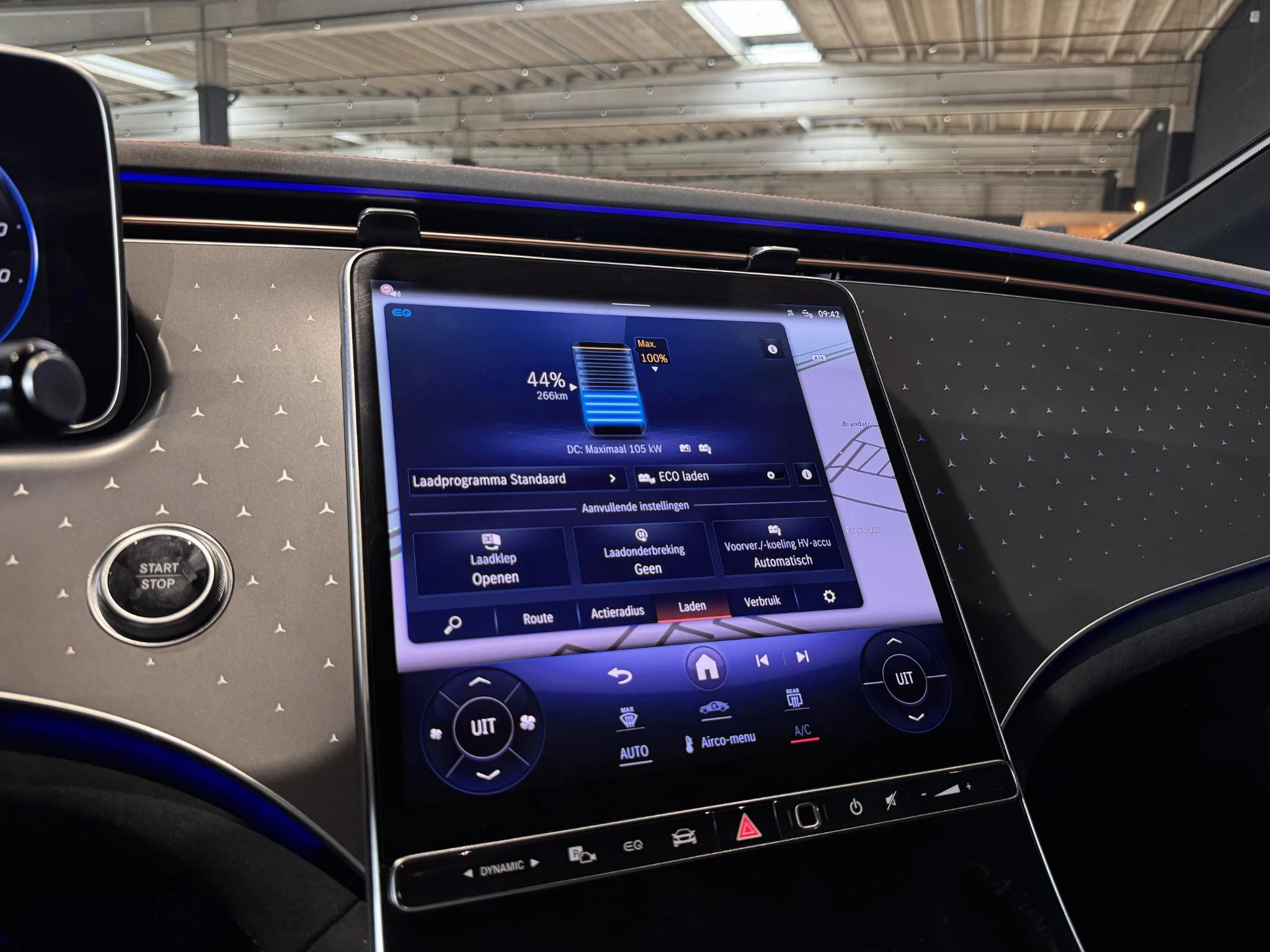 Mercedes-Benz-EQE-image-11
