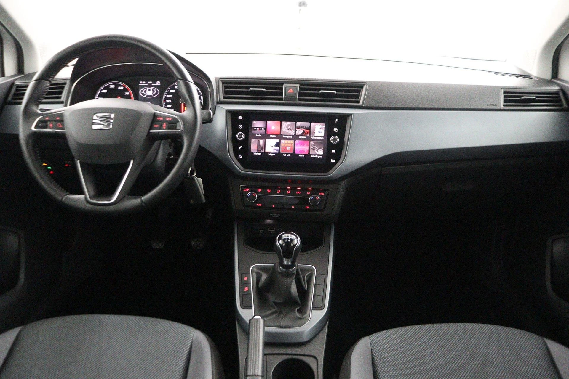 SEAT-Arona-image-13