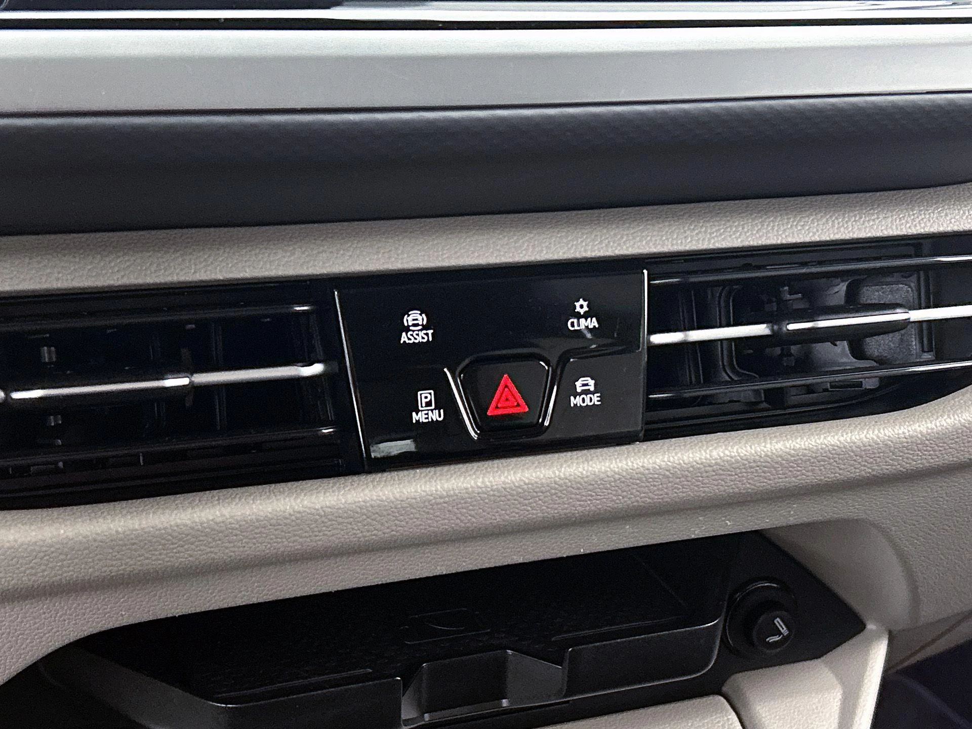 Volkswagen-Multivan-image-11