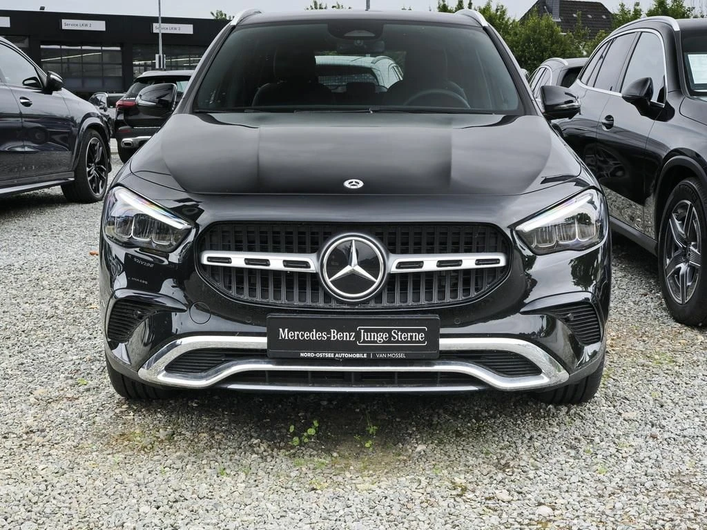 Mercedes-Benz-GLA 200 d-image-3