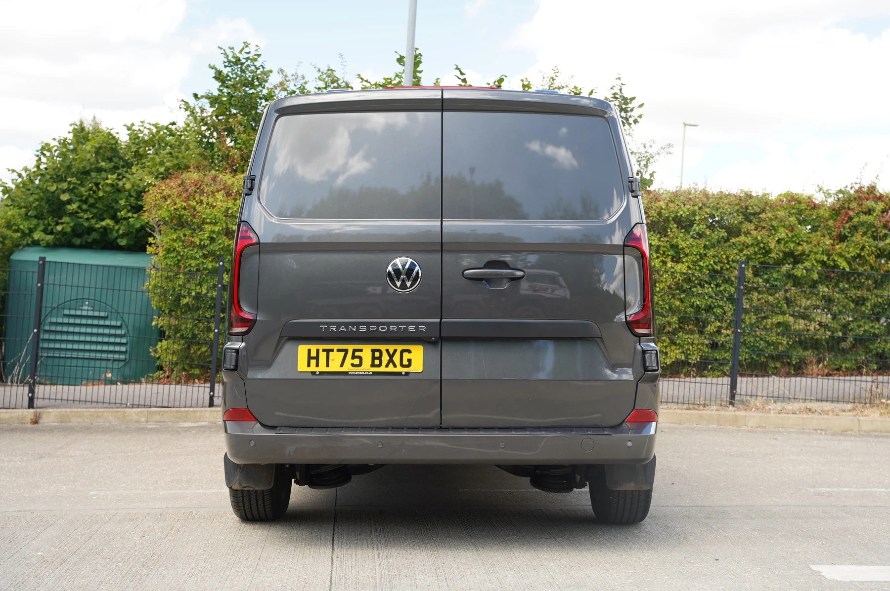 Volkswagen-Transporter-image-12