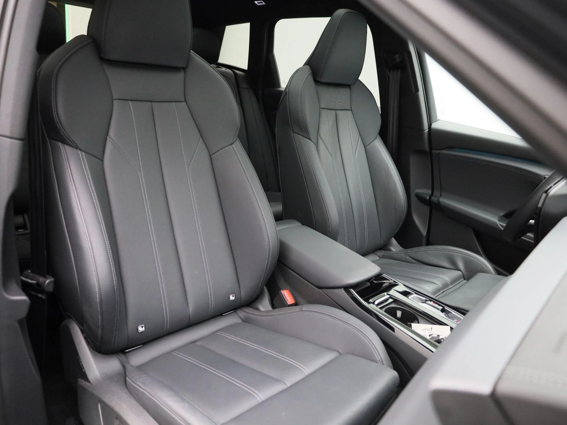 Audi-Q6 e-tron-image-45