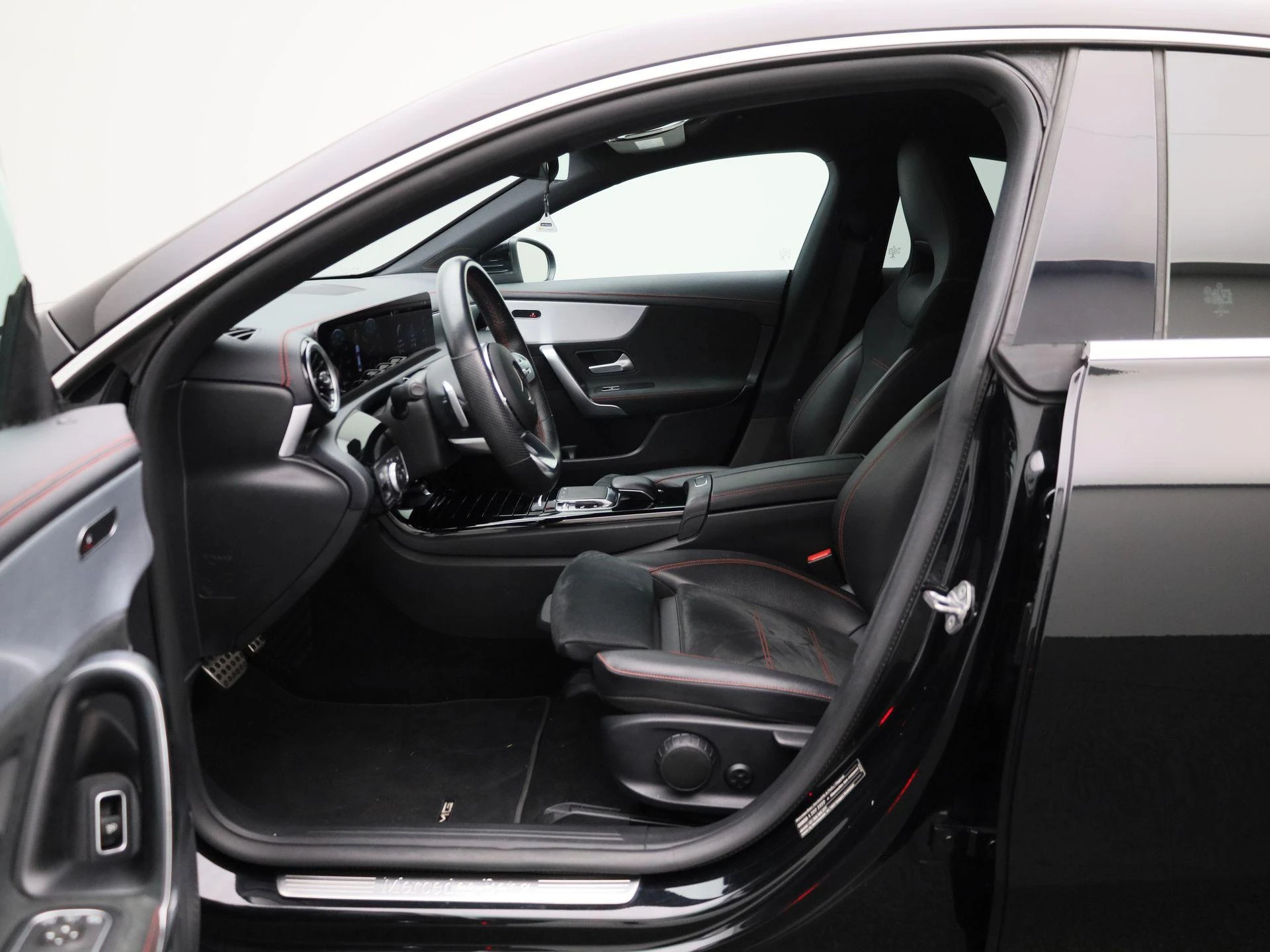 Mercedes-Benz-CLA-image-8