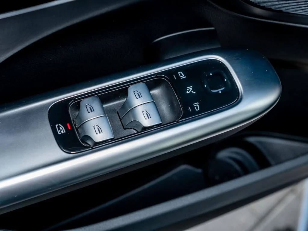 Mercedes-Benz-C-Klasse 300-image-14
