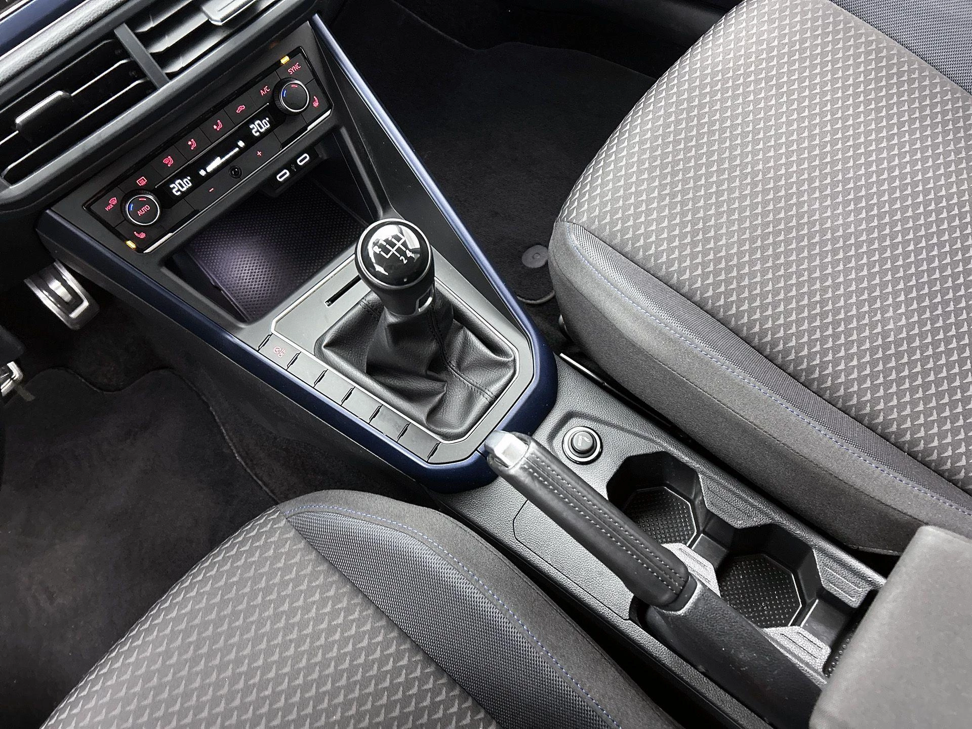 Volkswagen-Polo-image-13