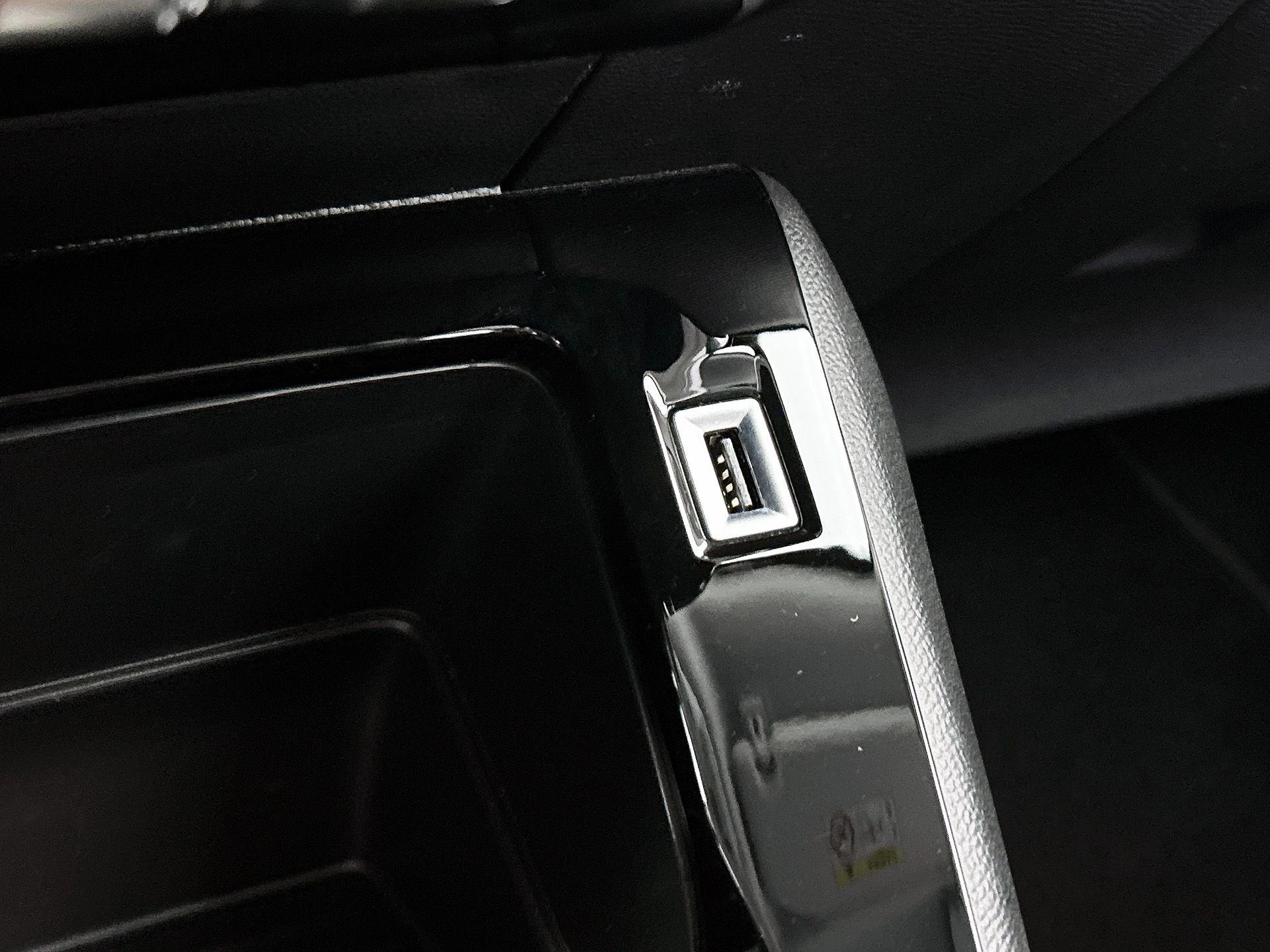 Peugeot-e-2008-image-35