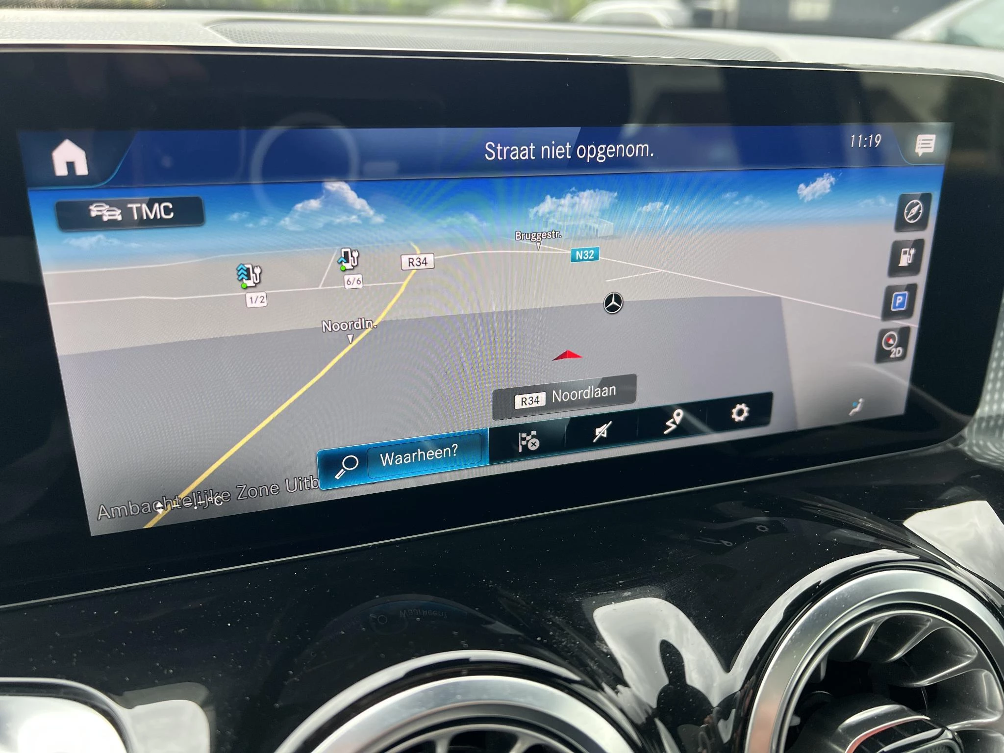 Mercedes-Benz-EQB-image-10