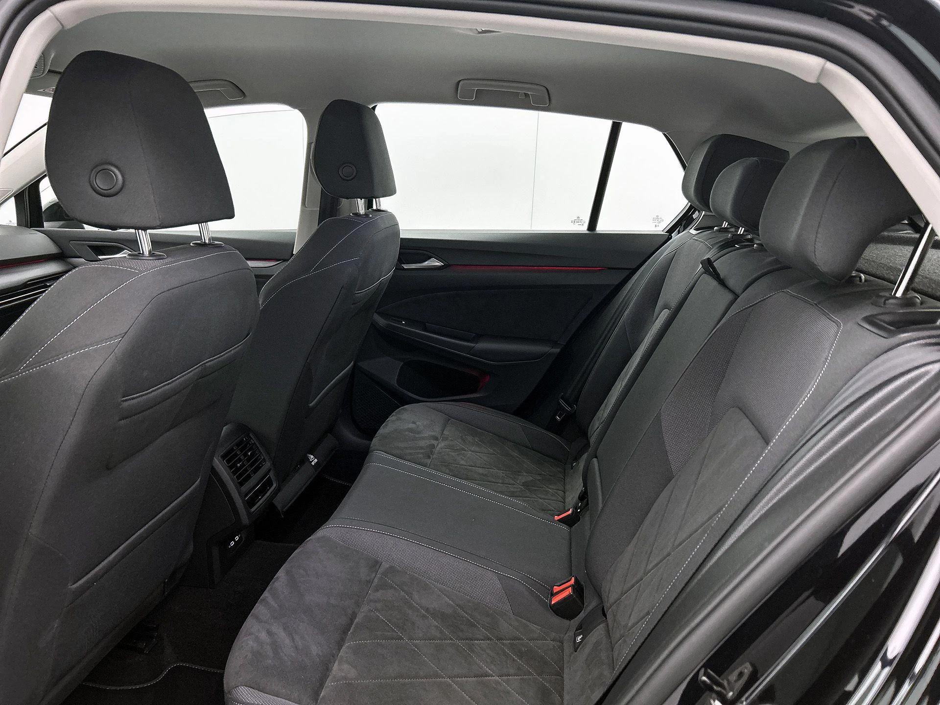 Volkswagen-Golf-image-17