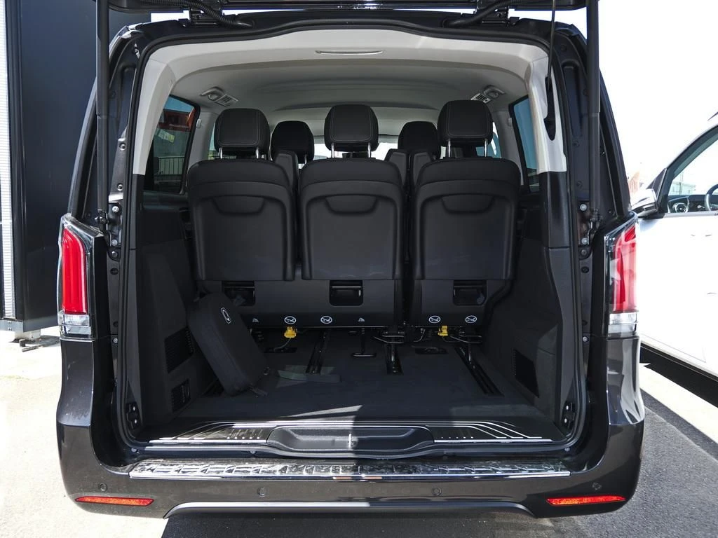 Mercedes-Benz-EQV 300-image-15