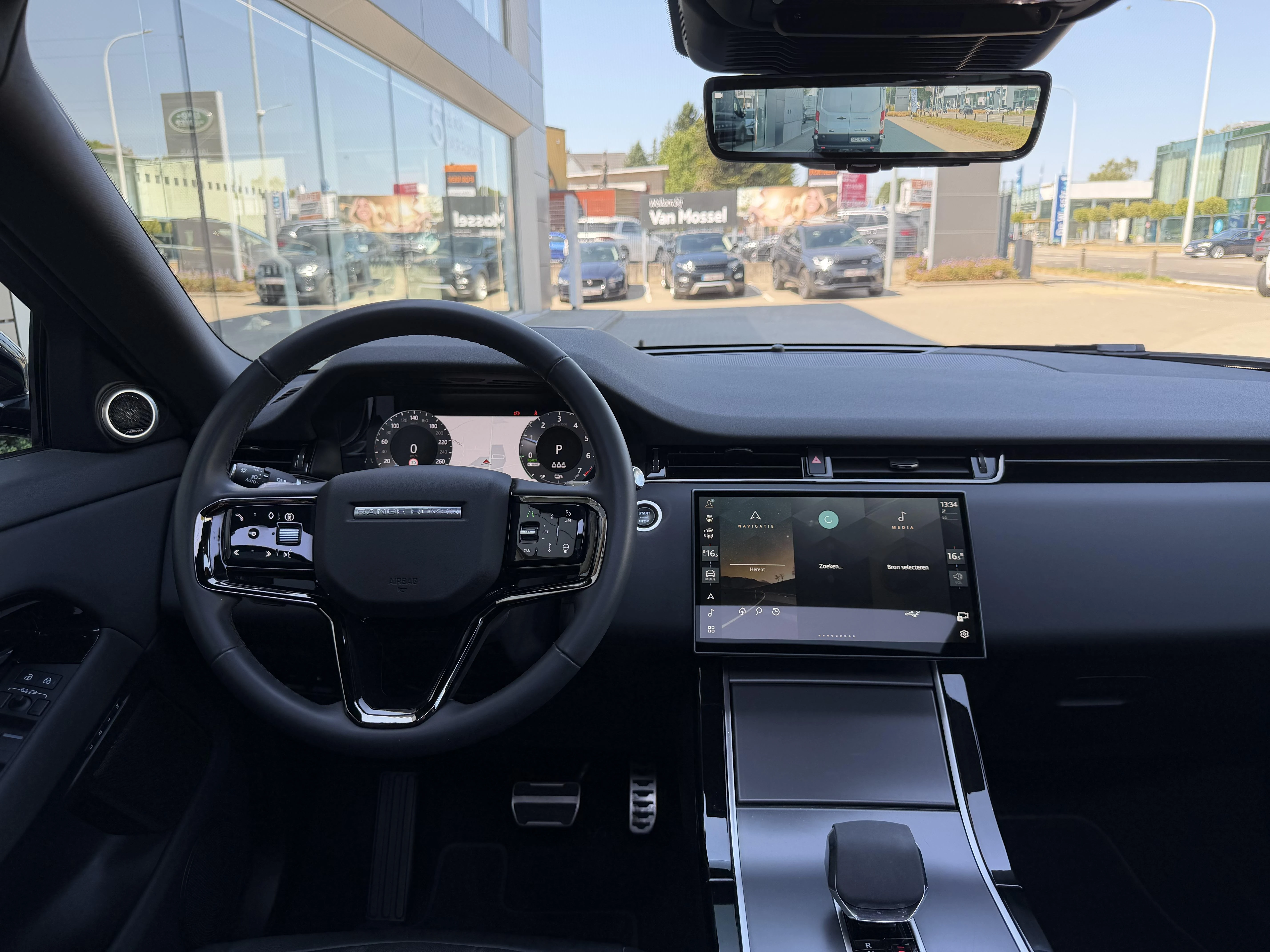 Land Rover-Range Rover Evoque-image-9