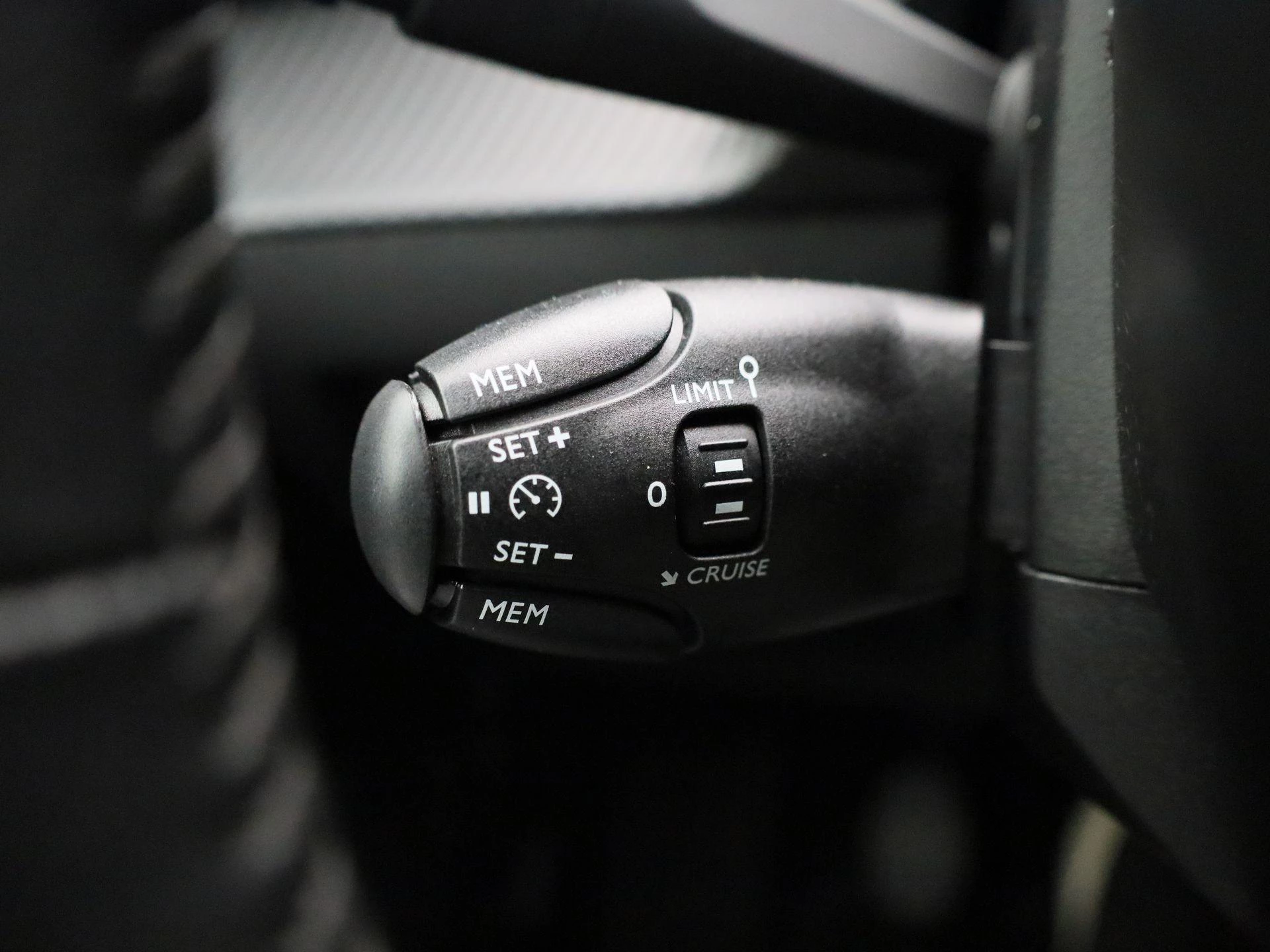 Peugeot-208-image-19