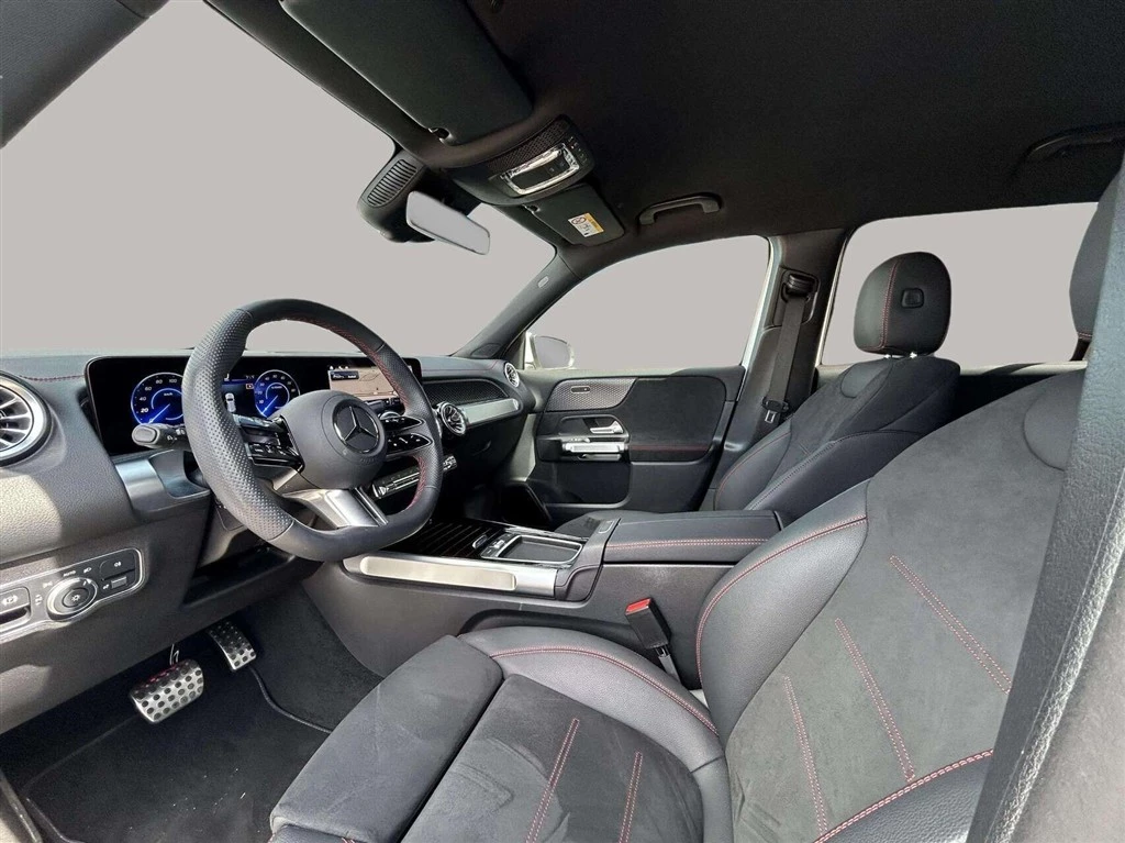 Mercedes-Benz-EQB-image-9