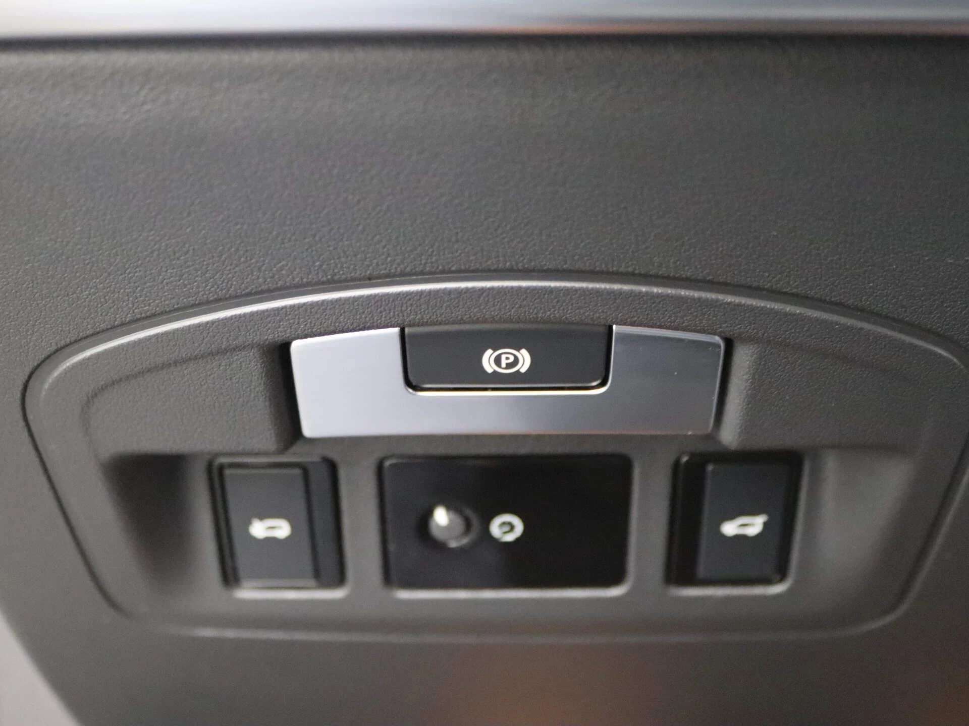 Jaguar-I-PACE-image-24